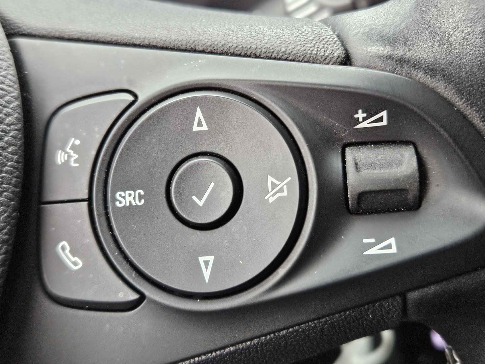 Opel Corsa 1.2 Edition Two Tone | Camera | Climate Control | Navigatie via Apple Carplay of Android Auto | Parkeersensoren voor en Achter !! | Stoelverwarming - 26/32