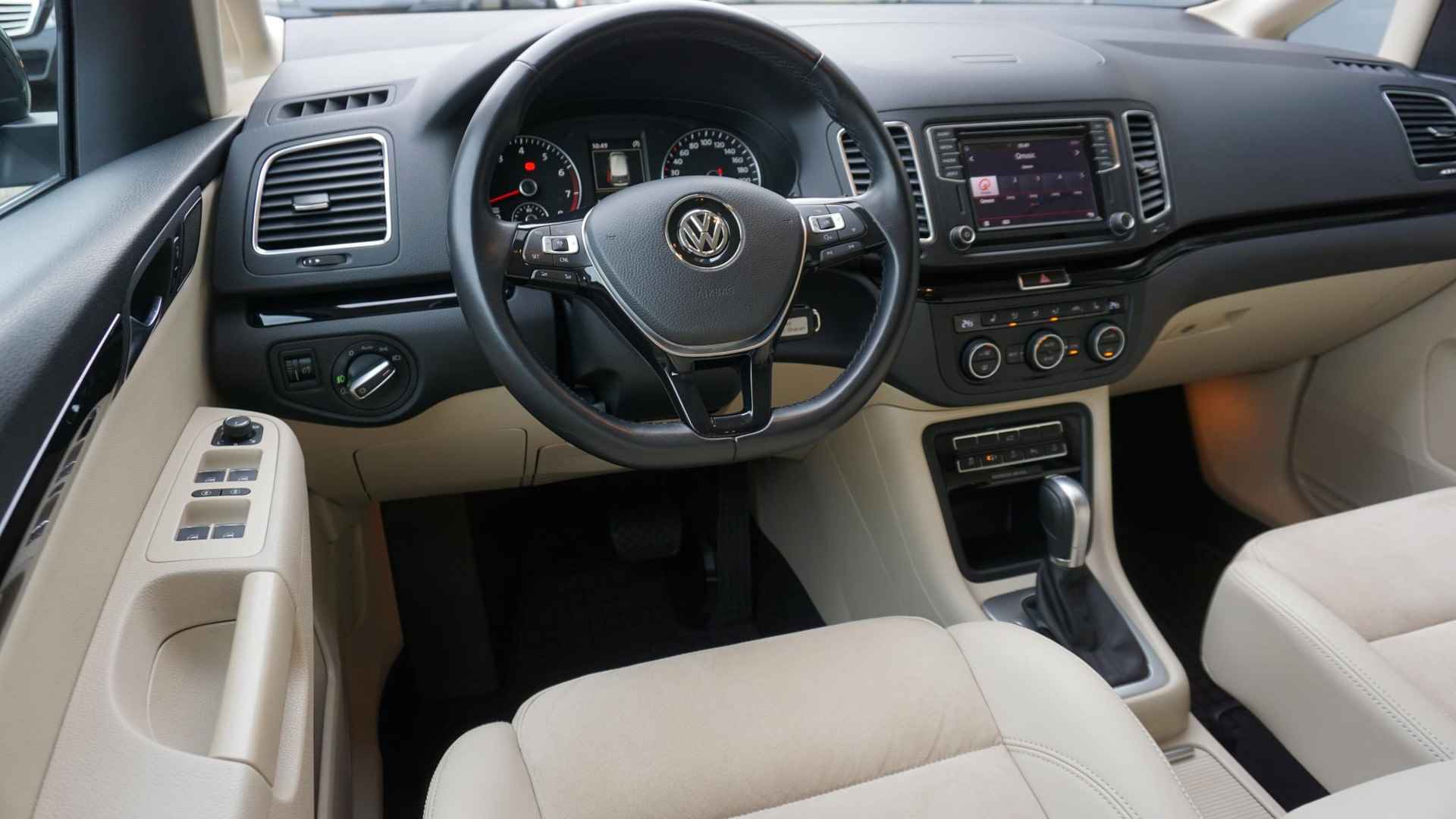 Volkswagen Sharan 1.4 TSI 150pk DSG 7-Zits Highline Xenon Leder/Alcantara Elek.Trekhaak Navi A-Camera 17inch LM *Zeer Nette Sharan* 85667km! - 8/51