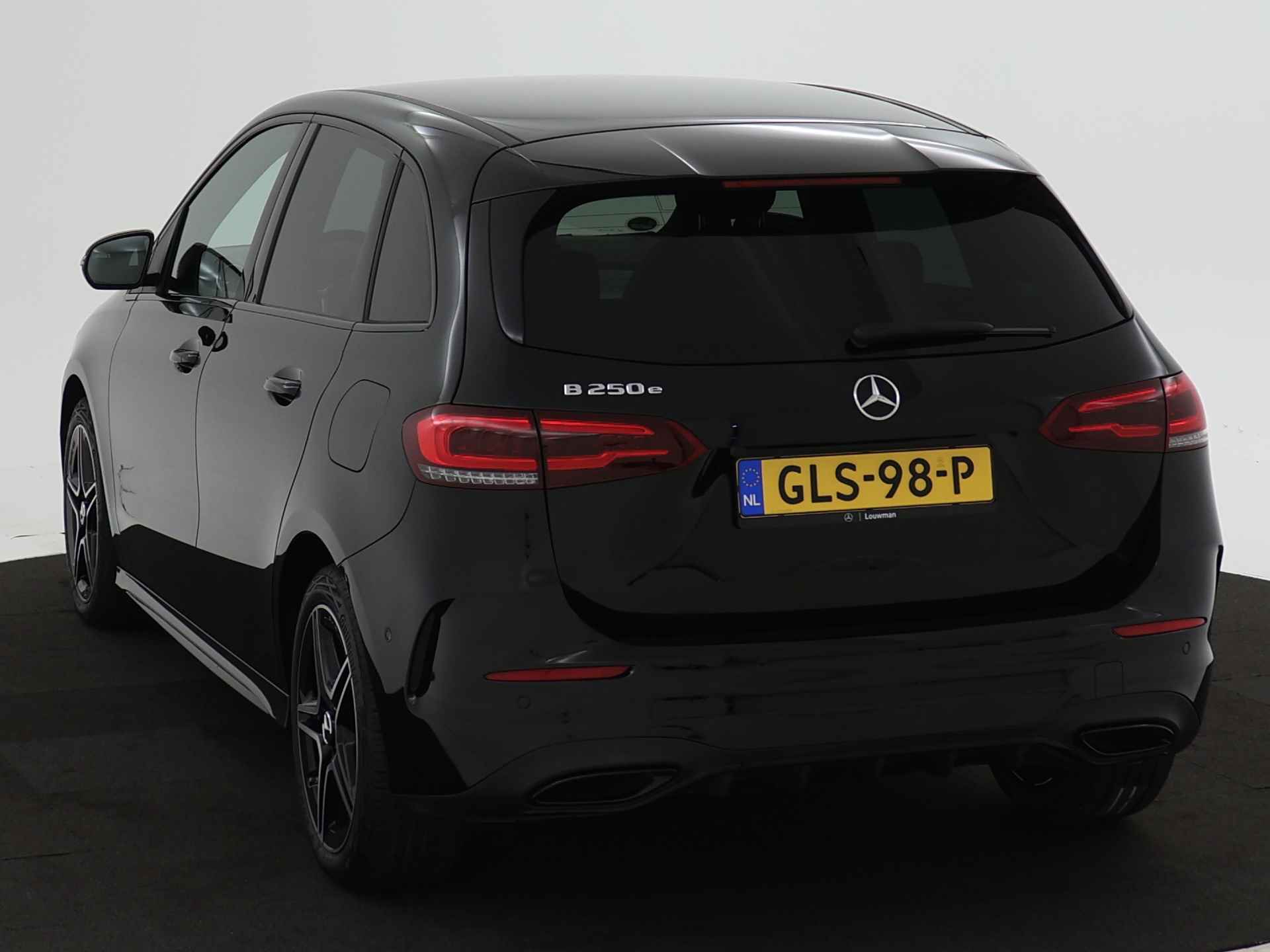 Mercedes-Benz B-Klasse 250 e AMG Plug-In Hybride | Achteruitrijcamera | Nightpakket | Sfeerverlichting | Apple Carplay | Inclusief 24 maanden MB Certified garantie voor Europa. - 17/44