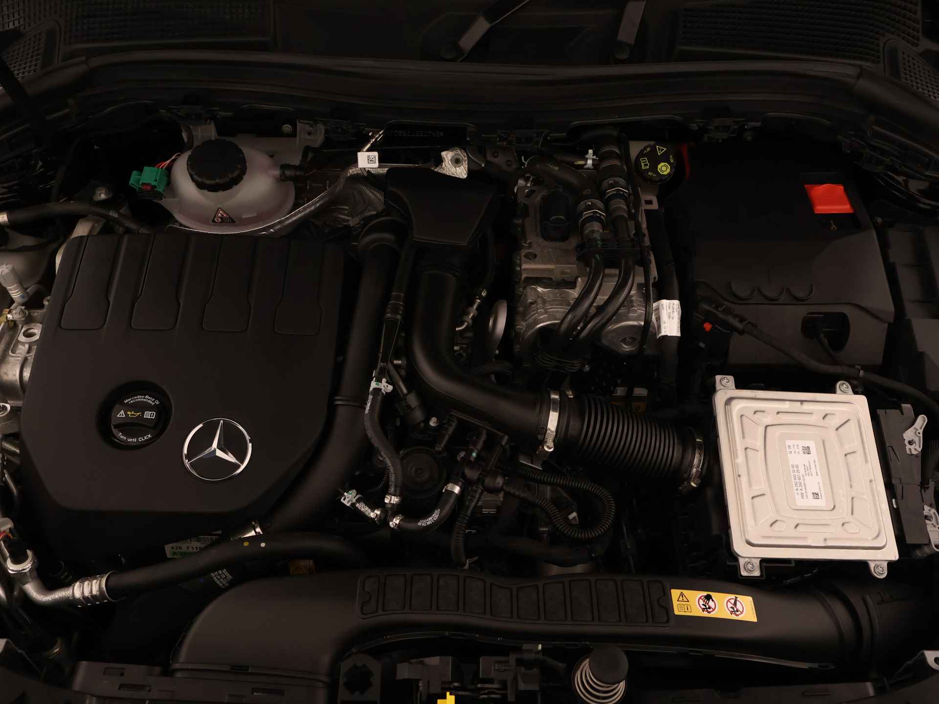 Mercedes-Benz B-Klasse 250 e AMG Plug-In Hybride | Achteruitrijcamera | Nightpakket | Sfeerverlichting | Apple Carplay | Inclusief 24 maanden MB Certified garantie voor Europa. - 41/44