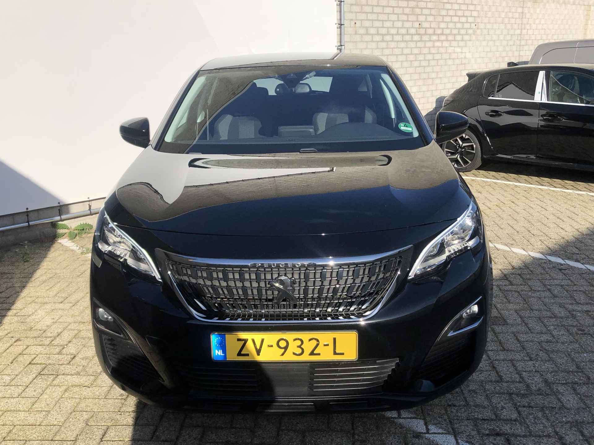 Peugeot 3008 1.2 PureTech Blue Lease Executive | Navigatie | Cruise Control | Carplay | Parkeersensoren - 2/27