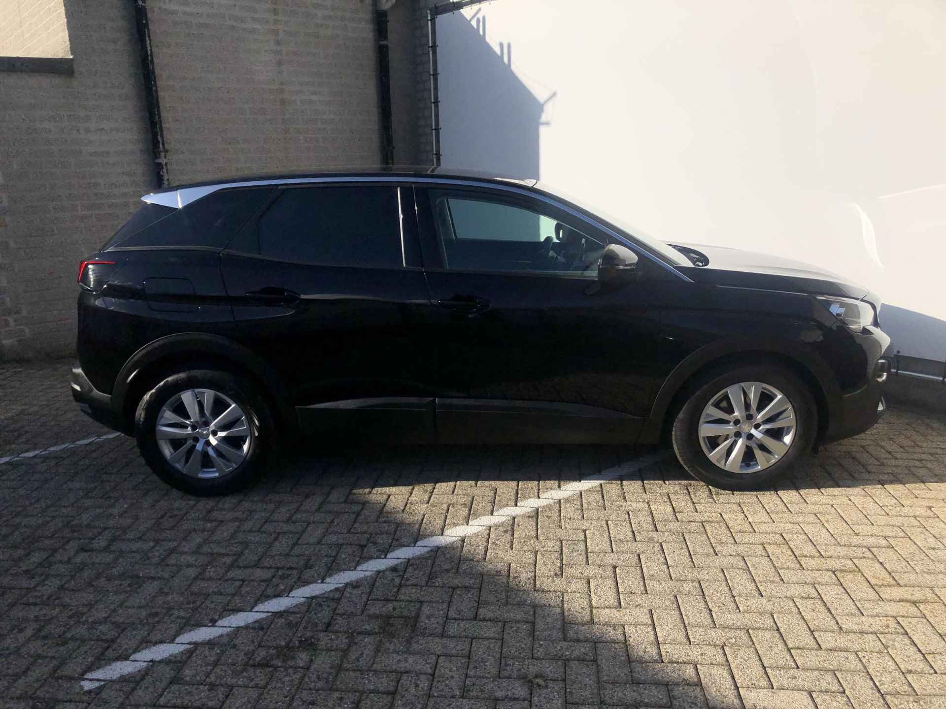 Peugeot 3008 1.2 PureTech Blue Lease Executive | Navigatie | Cruise Control | Carplay | Parkeersensoren - 6/27