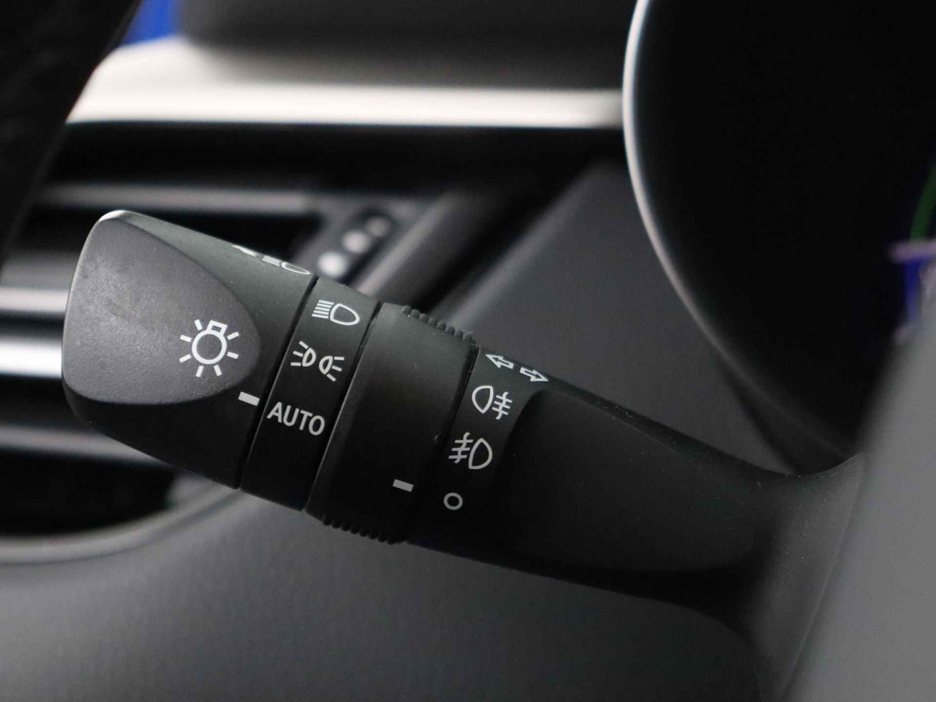 Toyota C-HR 1.8 Hybrid Dynamic | Trekhaak | Navigatie | Stoelverwarming | - 19/39