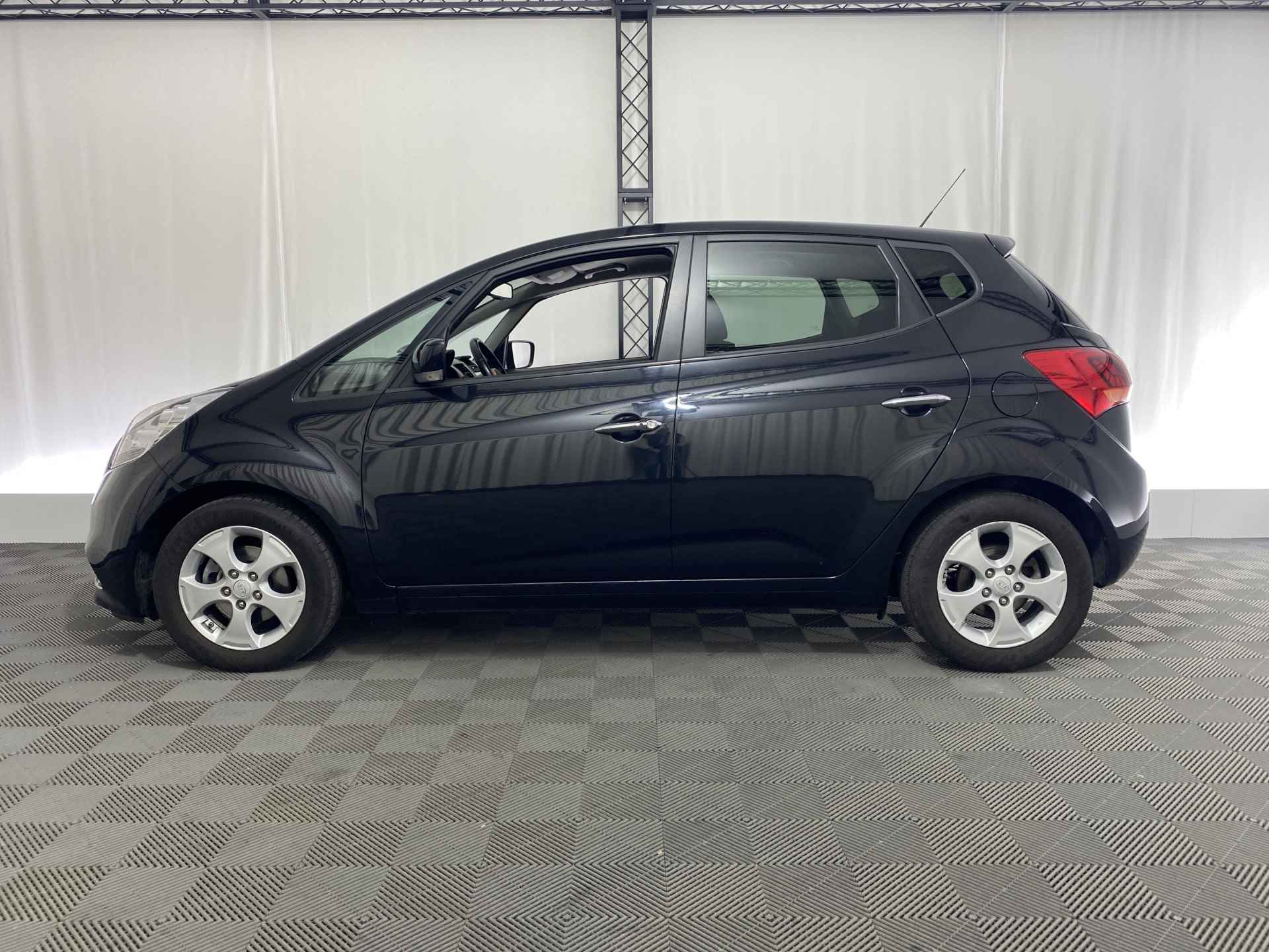 Kia Venga 1.6 CVVT DynamicLine Automaat | Clima | Cruise | Camera | Stoel- en stuurverw. | Navi | - 9/32