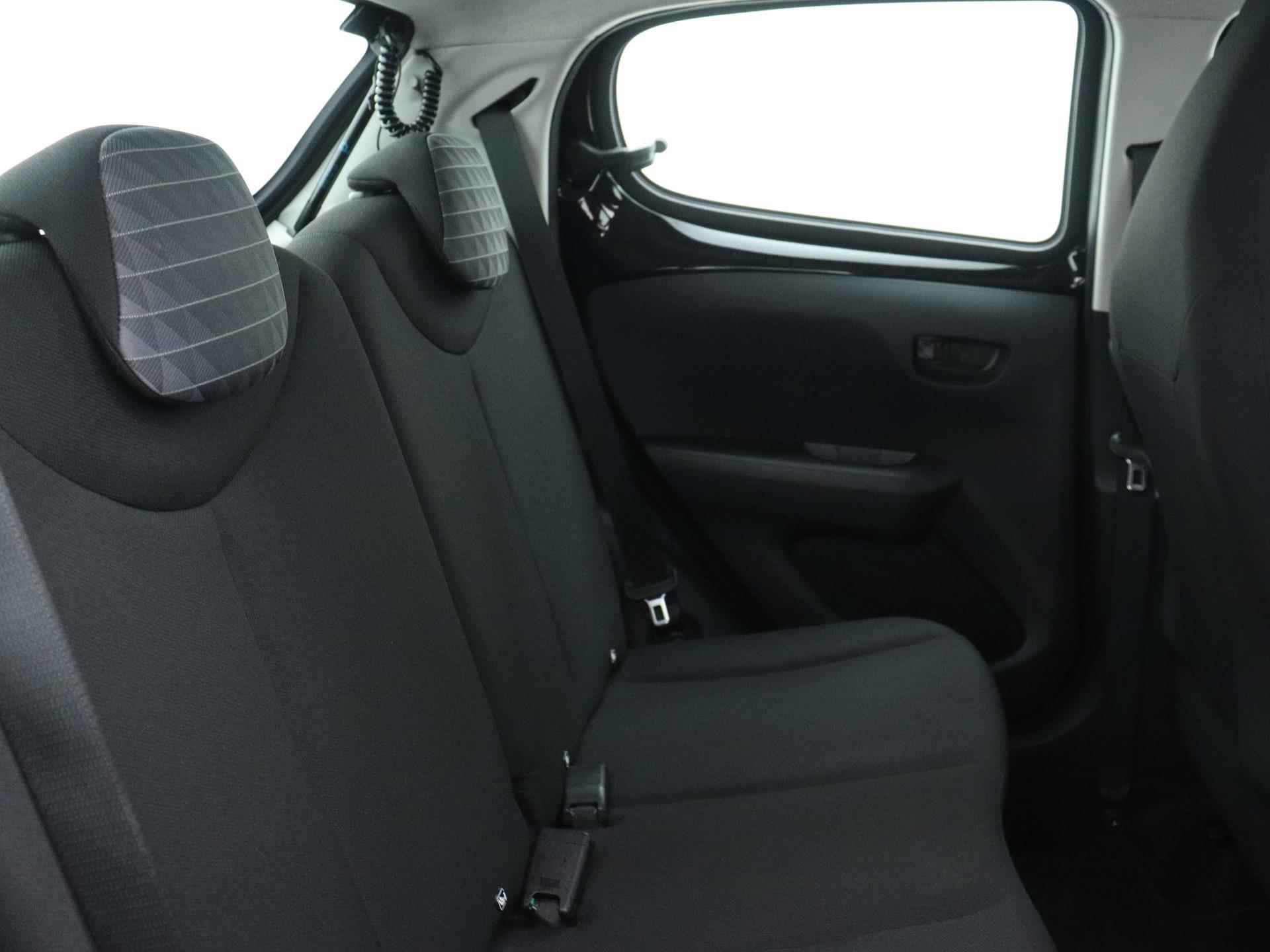 Peugeot 108 Active 72pk | Airco | Bluetooth | DAB+ radio | Dealeronderhouden | Zuinig en voordelig autorijden! | - 15/32