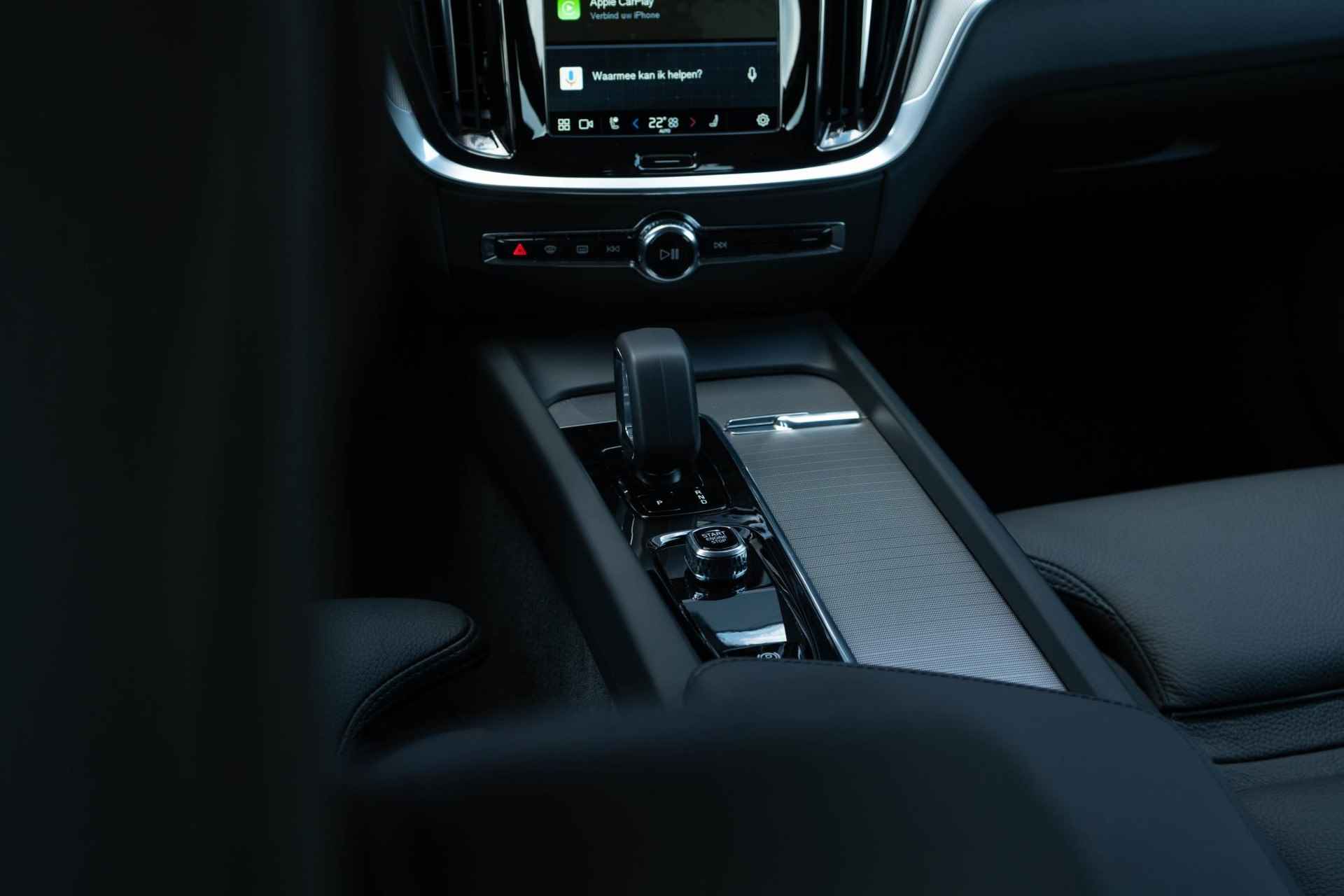 Volvo V60 B4 Plus Dark | UIT VOORRAAD LEVERBAAR | Adaptieve Cruise | Stoel-/Stuurverwarming | Google | Harman Kardon Audio | 19" LM | Lederen bekleding - 12/20