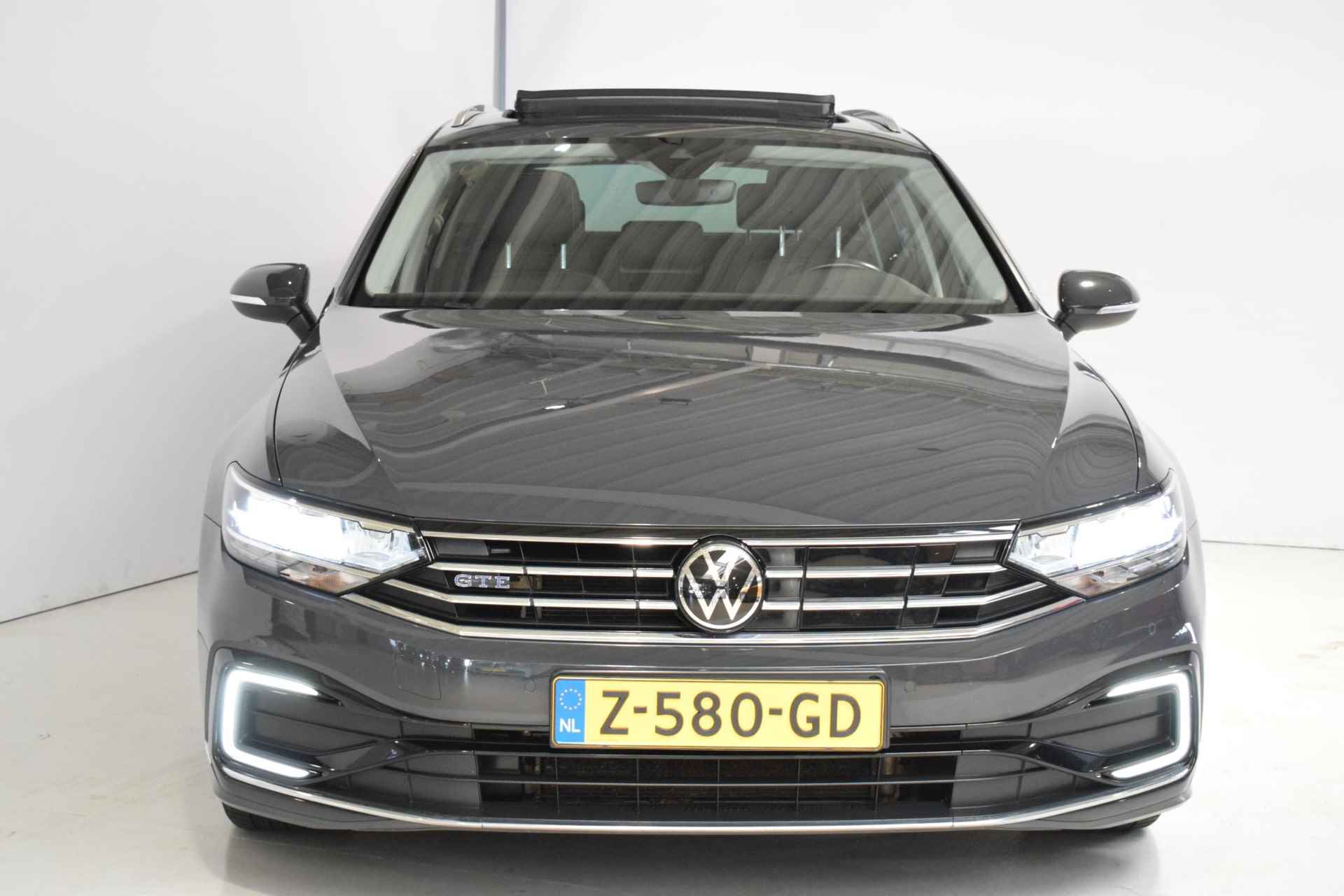 Volkswagen Passat Variant 1.4 TSI PHEV GTE Business | FACELIFT | Schuif/Kantel dak | Achteruitrijcamera | Parkeersensoren | Adaptive cruise control | Elektrische bestuurdersstoel + massagefunctie | Stoelverwarming | Apple Carplay/Android auto | - 2/51