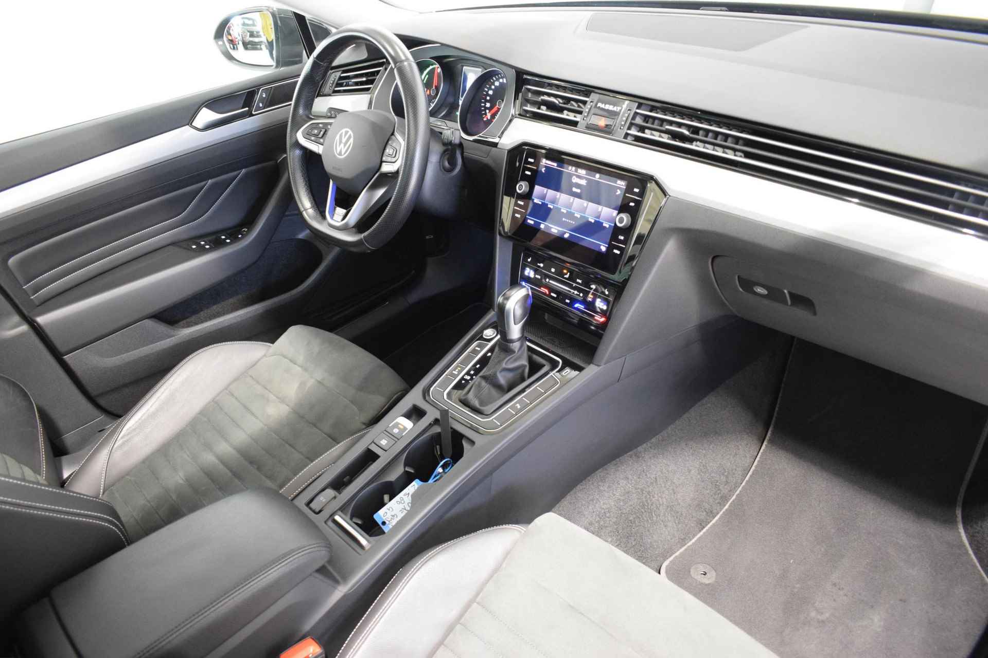 Volkswagen Passat Variant 1.4 TSI PHEV GTE Business | FACELIFT | Schuif/Kantel dak | Achteruitrijcamera | Parkeersensoren | Adaptive cruise control | Elektrische bestuurdersstoel + massagefunctie | Stoelverwarming | Apple Carplay/Android auto | - 20/51