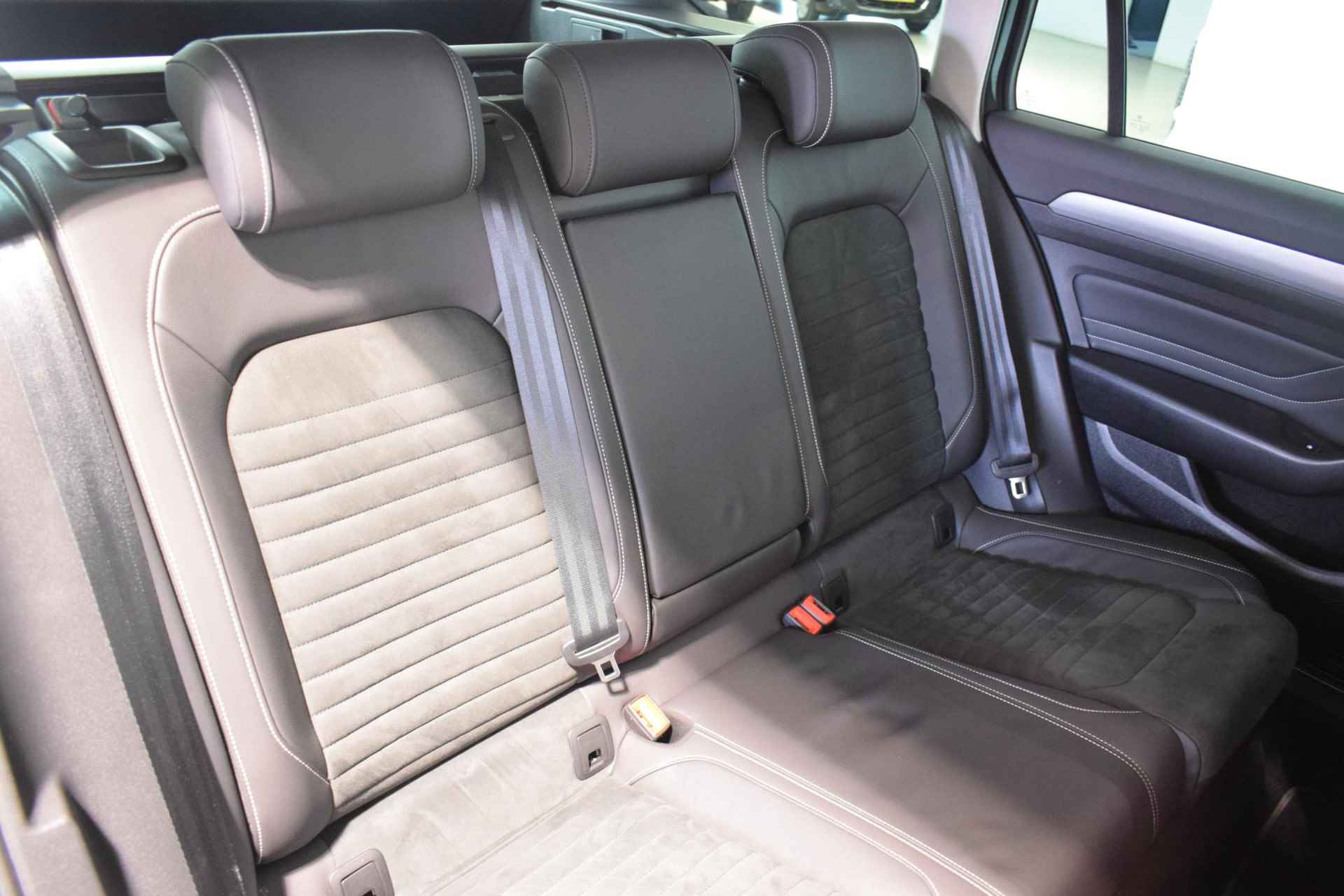Volkswagen Passat Variant 1.4 TSI PHEV GTE Business | FACELIFT | Schuif/Kantel dak | Achteruitrijcamera | Parkeersensoren | Adaptive cruise control | Elektrische bestuurdersstoel + massagefunctie | Stoelverwarming | Apple Carplay/Android auto | - 22/51