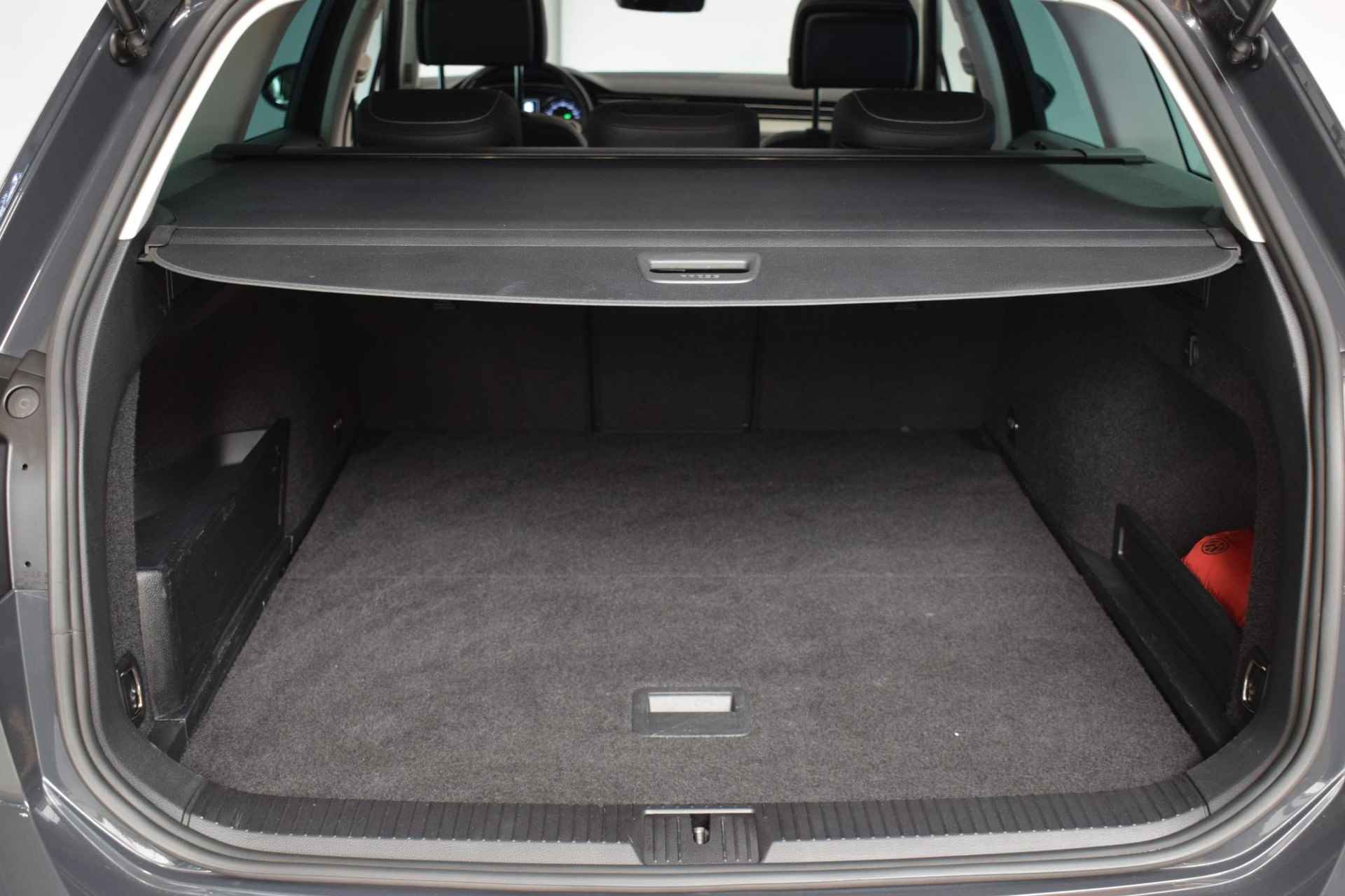 Volkswagen Passat Variant 1.4 TSI PHEV GTE Business | FACELIFT | Schuif/Kantel dak | Achteruitrijcamera | Parkeersensoren | Adaptive cruise control | Elektrische bestuurdersstoel + massagefunctie | Stoelverwarming | Apple Carplay/Android auto | - 24/51