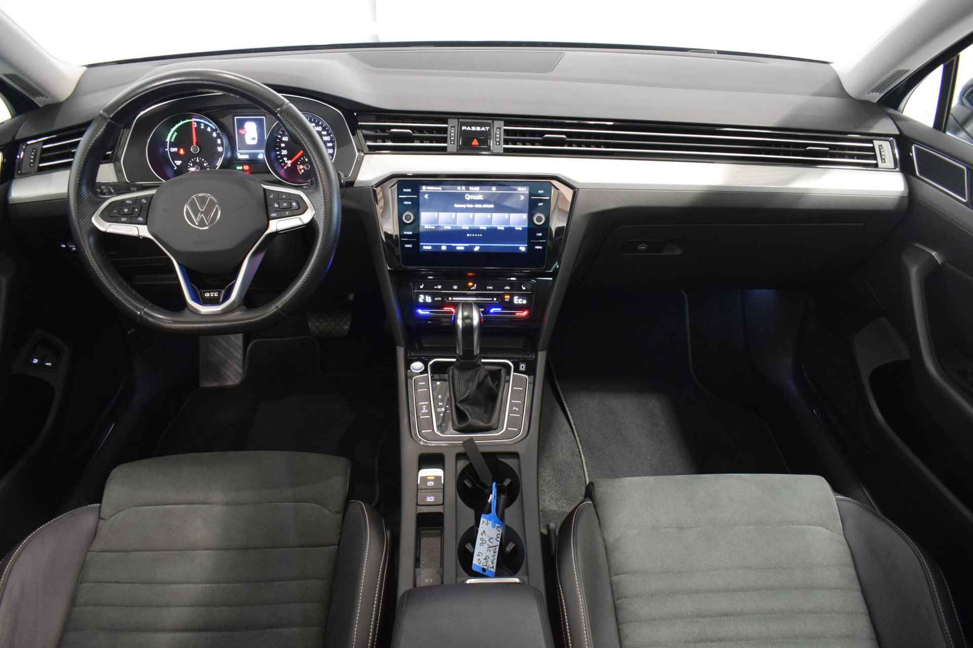 Volkswagen Passat Variant 1.4 TSI PHEV GTE Business | FACELIFT | Schuif/Kantel dak | Achteruitrijcamera | Parkeersensoren | Adaptive cruise control | Elektrische bestuurdersstoel + massagefunctie | Stoelverwarming | Apple Carplay/Android auto | - 29/51