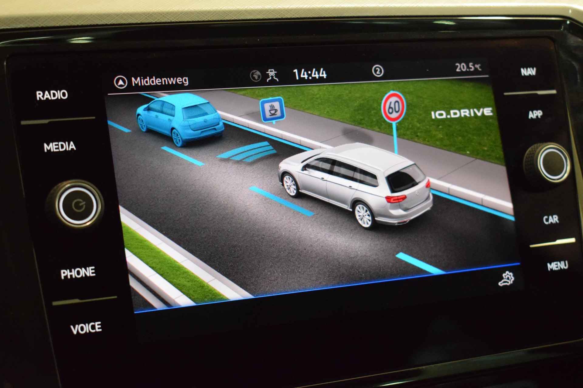 Volkswagen Passat Variant 1.4 TSI PHEV GTE Business | FACELIFT | Schuif/Kantel dak | Achteruitrijcamera | Parkeersensoren | Adaptive cruise control | Elektrische bestuurdersstoel + massagefunctie | Stoelverwarming | Apple Carplay/Android auto | - 35/51