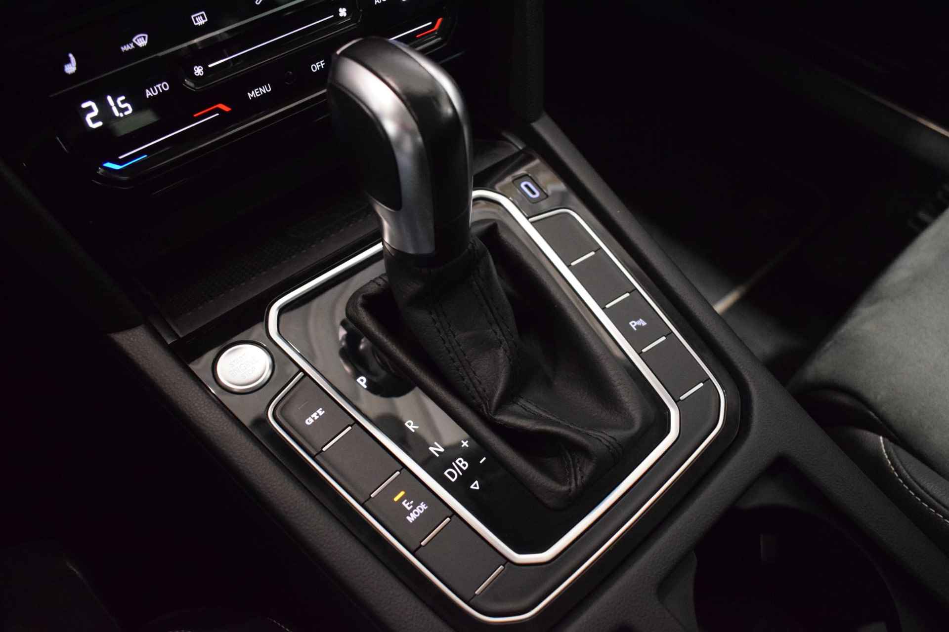 Volkswagen Passat Variant 1.4 TSI PHEV GTE Business | FACELIFT | Schuif/Kantel dak | Achteruitrijcamera | Parkeersensoren | Adaptive cruise control | Elektrische bestuurdersstoel + massagefunctie | Stoelverwarming | Apple Carplay/Android auto | - 39/51