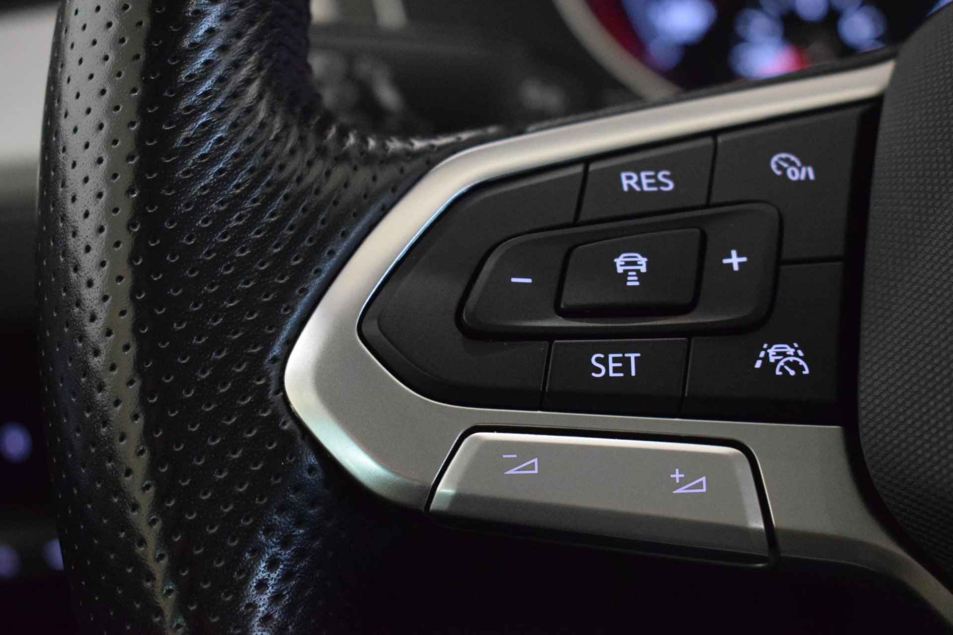 Volkswagen Passat Variant 1.4 TSI PHEV GTE Business | FACELIFT | Schuif/Kantel dak | Achteruitrijcamera | Parkeersensoren | Adaptive cruise control | Elektrische bestuurdersstoel + massagefunctie | Stoelverwarming | Apple Carplay/Android auto | - 42/51