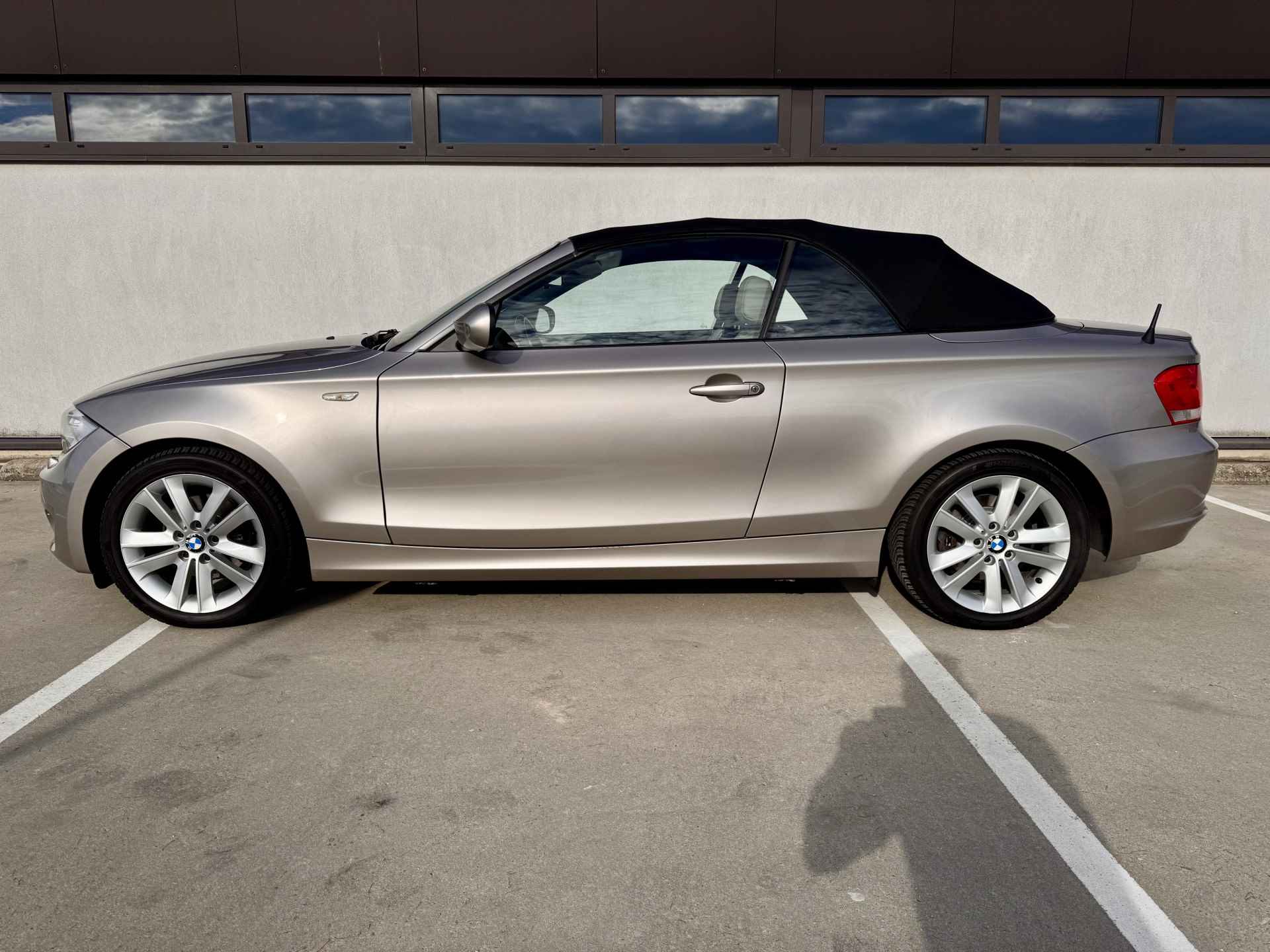 BMW 1 Serie Cabrio 120i High Executive | Leer | Standkachel | Navi | Als nieuw | % Bovag Occasion Partner % - 3/38