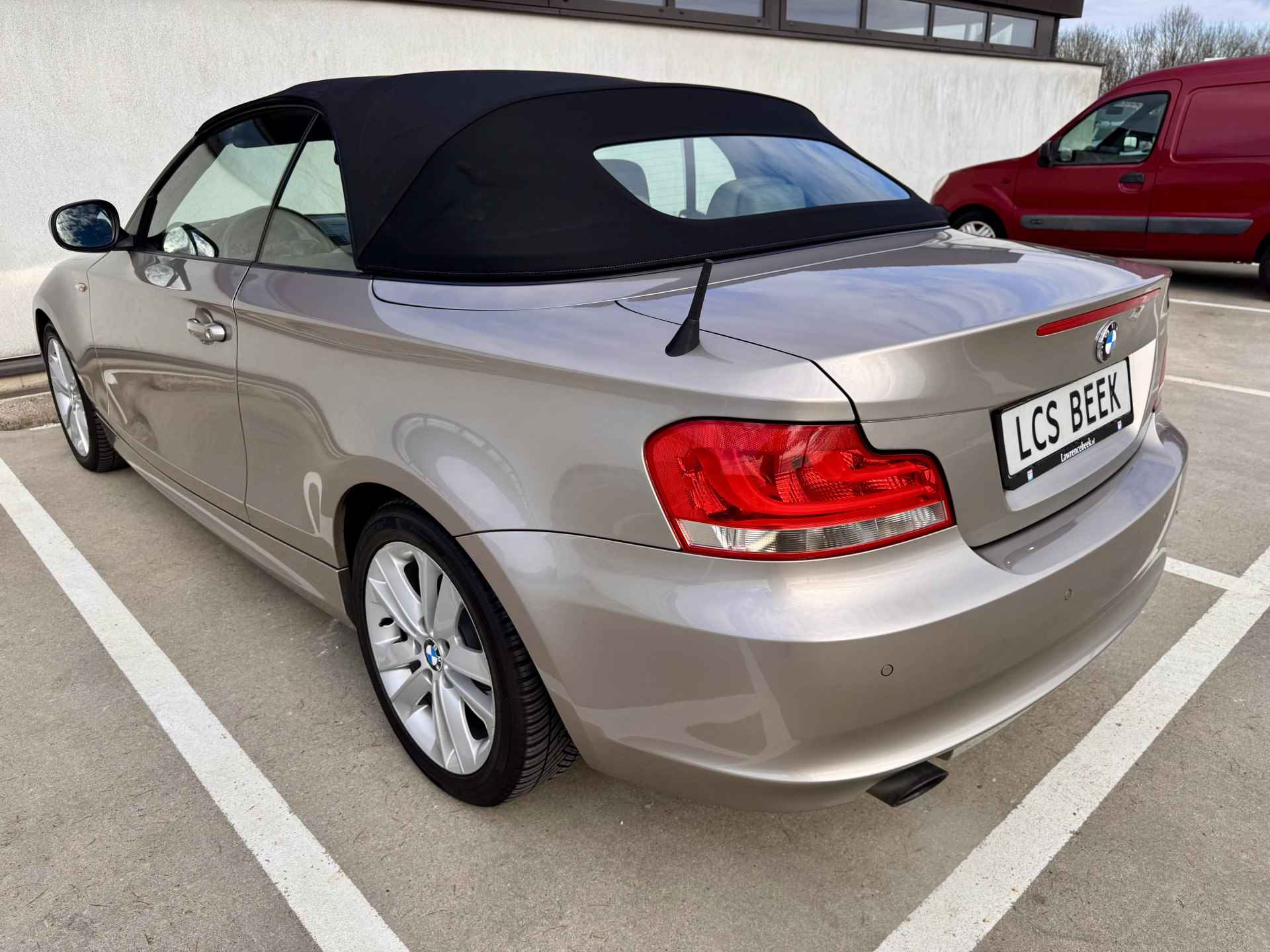 BMW 1 Serie Cabrio 120i High Executive | Leer | Standkachel | Navi | Als nieuw | % Bovag Occasion Partner % - 4/38