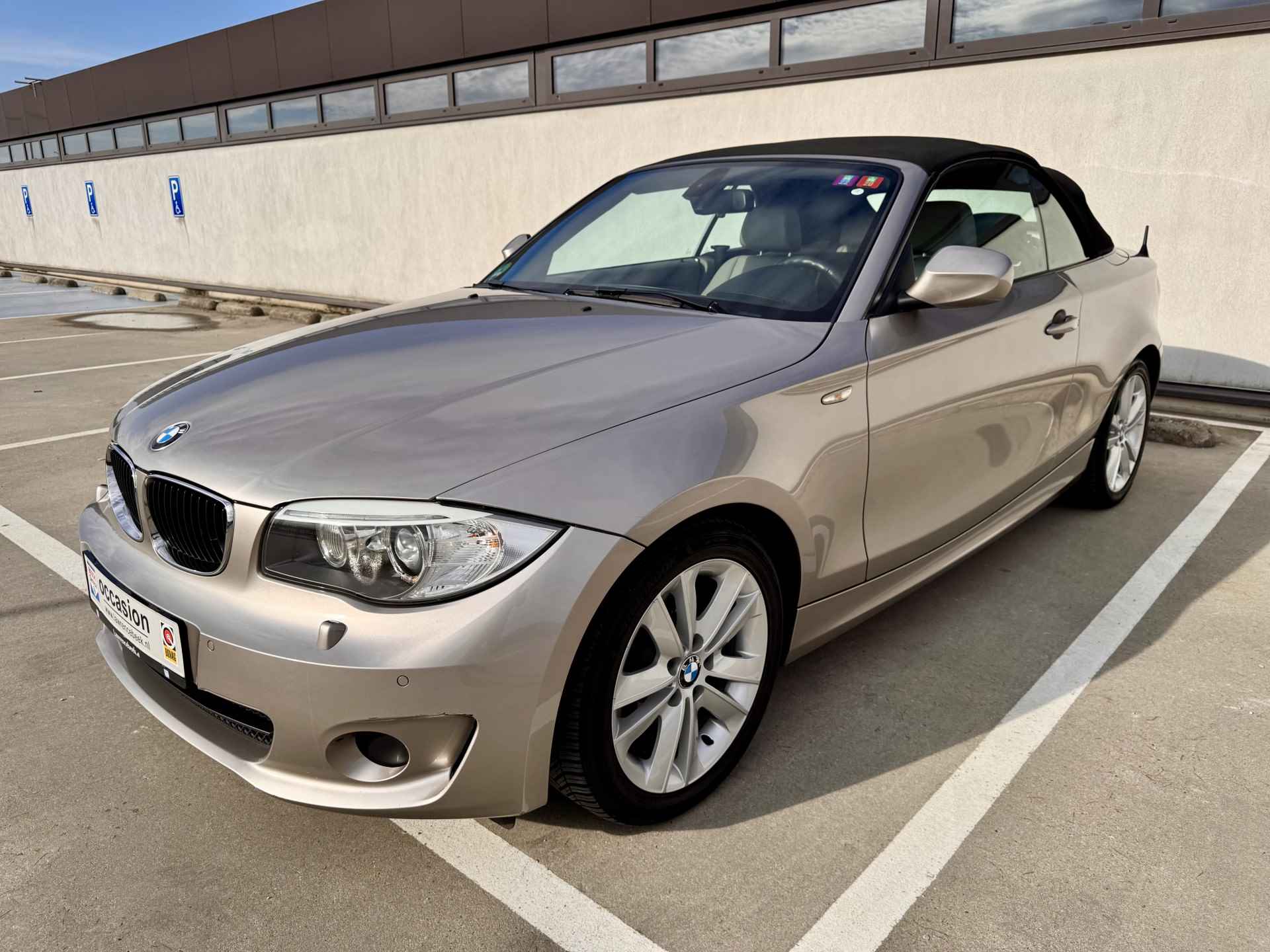 BMW 1 Serie Cabrio 120i High Executive | Leer | Standkachel | Navi | Als nieuw | % Bovag Occasion Partner % - 15/38