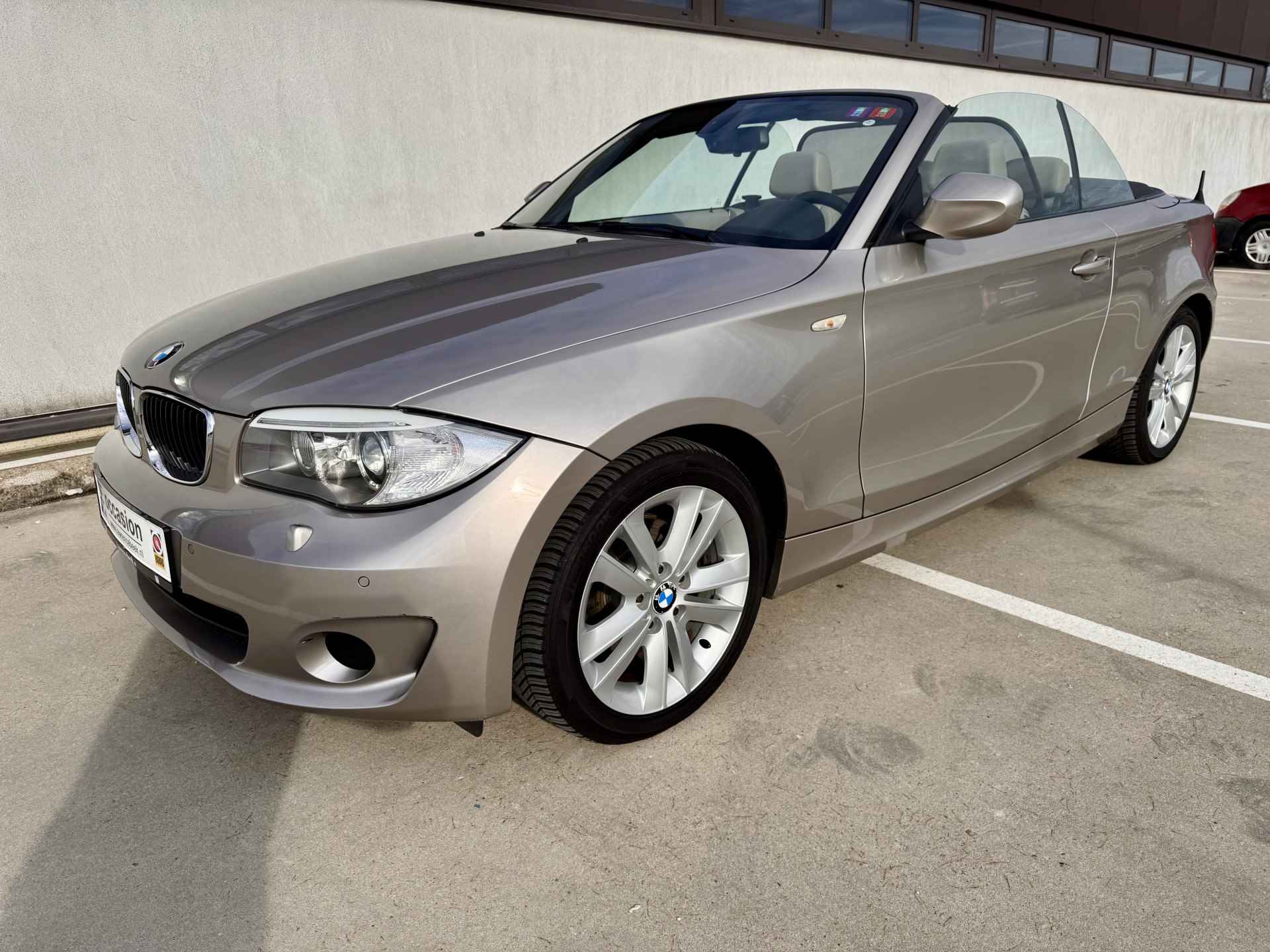 BMW 1 Serie Cabrio 120i High Executive | Leer | Standkachel | Navi | Als nieuw | % Bovag Occasion Partner % - 18/38