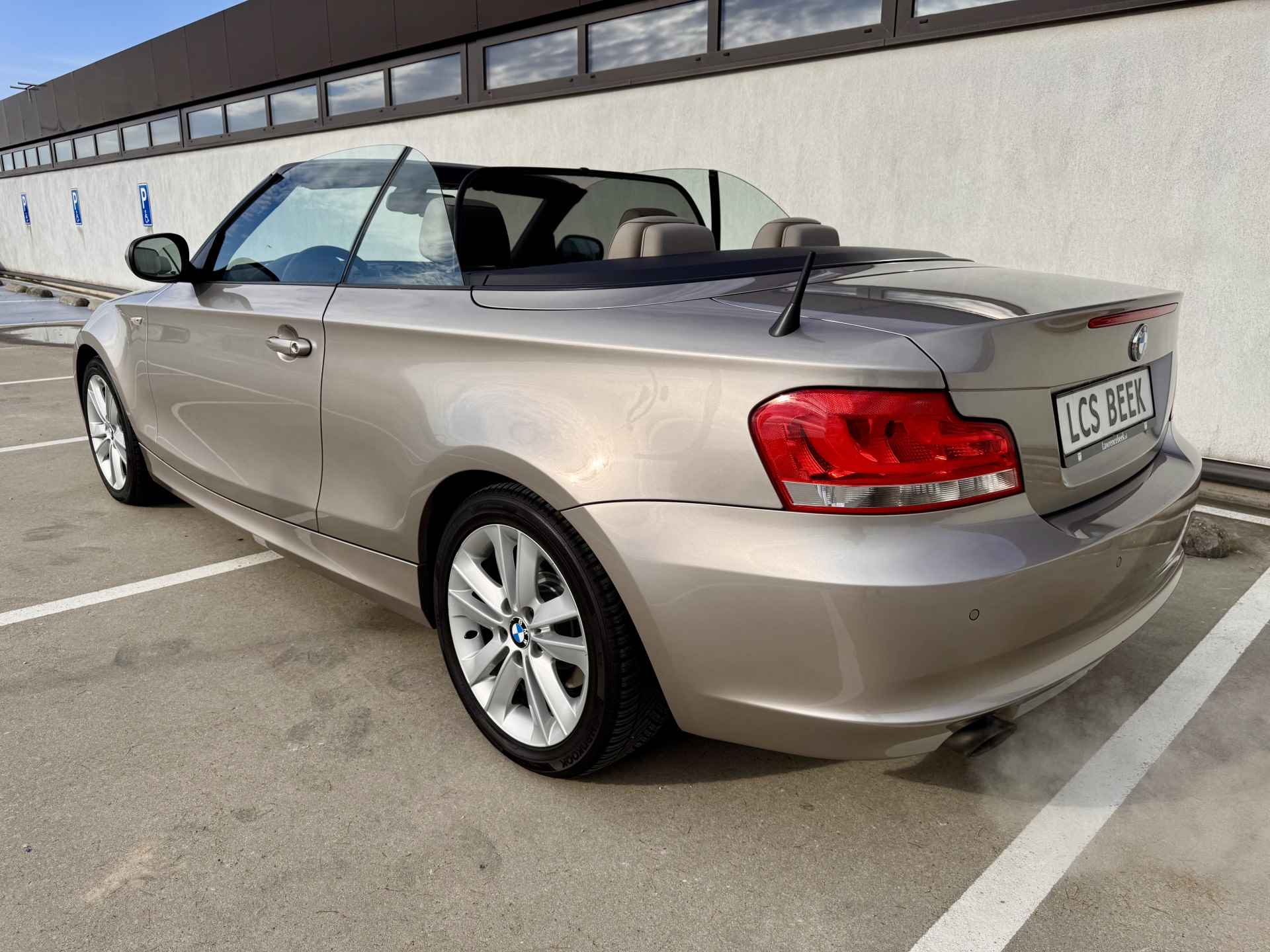 BMW 1 Serie Cabrio 120i High Executive | Leer | Standkachel | Navi | Als nieuw | % Bovag Occasion Partner % - 19/38