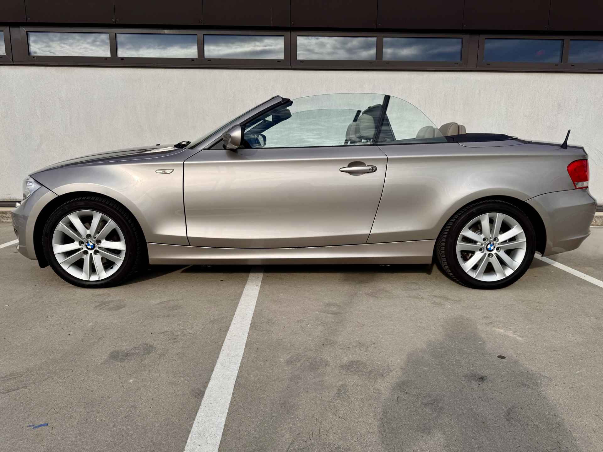 BMW 1 Serie Cabrio 120i High Executive | Leer | Standkachel | Navi | Als nieuw | % Bovag Occasion Partner % - 20/38