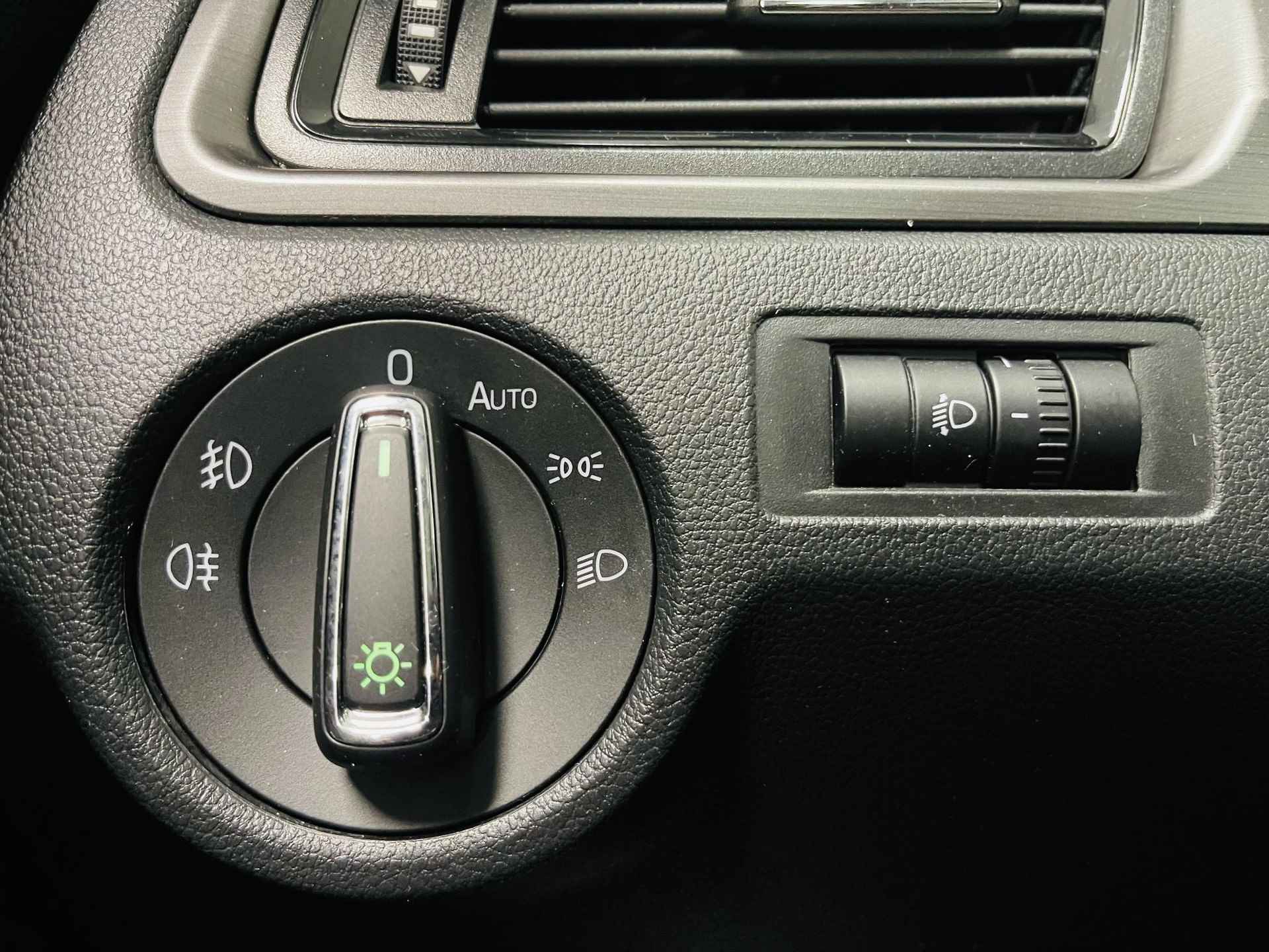 Skoda Rapid Spaceback 1.2 TSI Greentech JOY Automaat Navi Trekhaak camera stoelverwarming cruise controle parkeersensoren panoramadak cruise controle bluetooth zeer mooie auto - 10/23