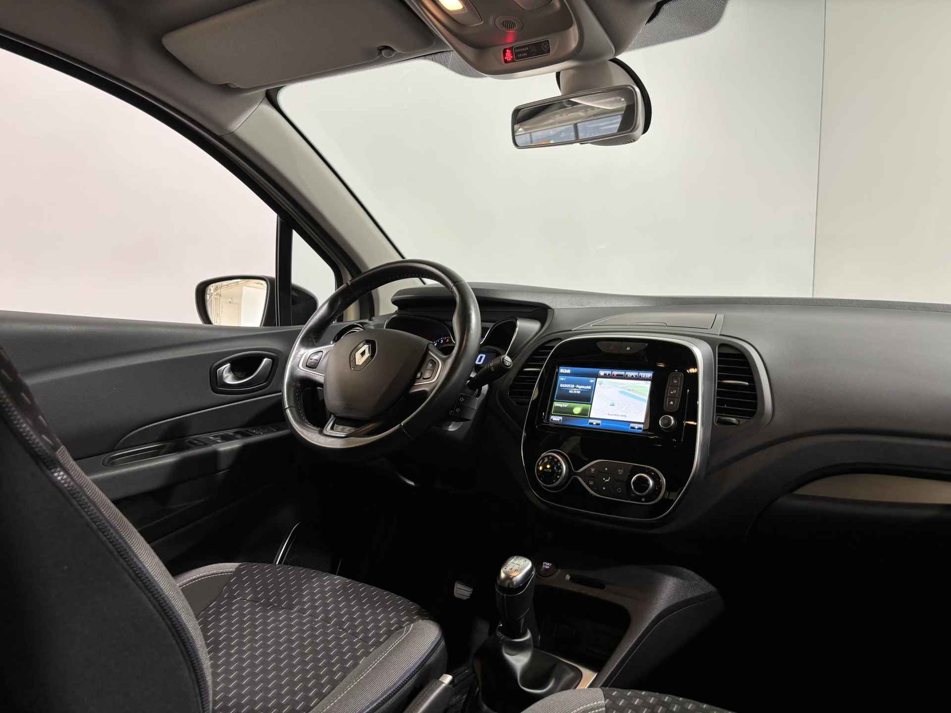 Renault Captur 0.9 - 90PK TCe Intens | 1e eigenaar | Trekhaak | All Weather Banden | Full LED | Navi | Climate Control | Cruise Control | Lichtmetalen Velgen | Full LED | - 10/36