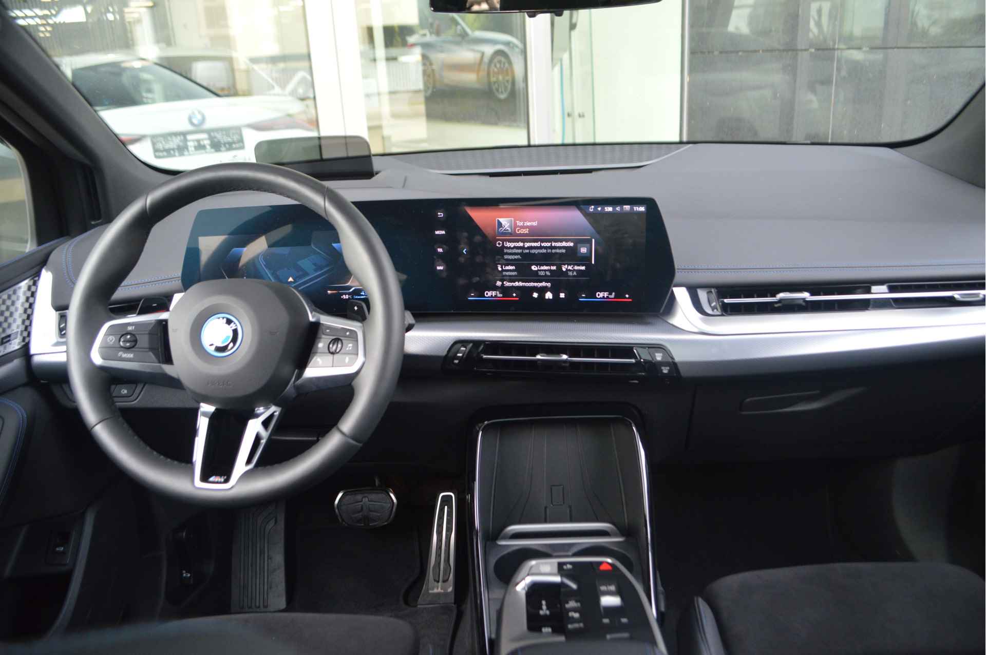 BMW 2 Serie Active Tourer 225e xDrive M Sport Automaat / Panoramadak / Trekhaak / Sportstoelen / Stoelverwarming / Adaptieve LED / Harman Kardon / Live Cockpit Professional - 3/29