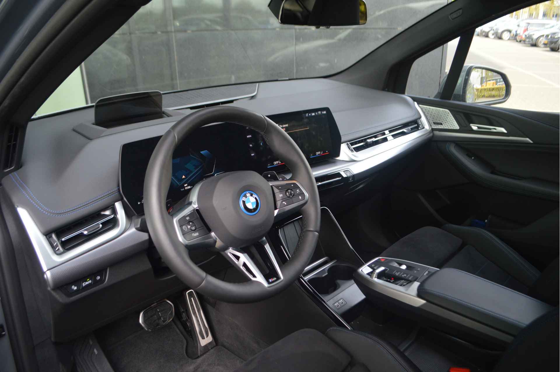 BMW 2 Serie Active Tourer 225e xDrive M Sport Automaat / Panoramadak / Trekhaak / Sportstoelen / Stoelverwarming / Adaptieve LED / Harman Kardon / Live Cockpit Professional - 10/29