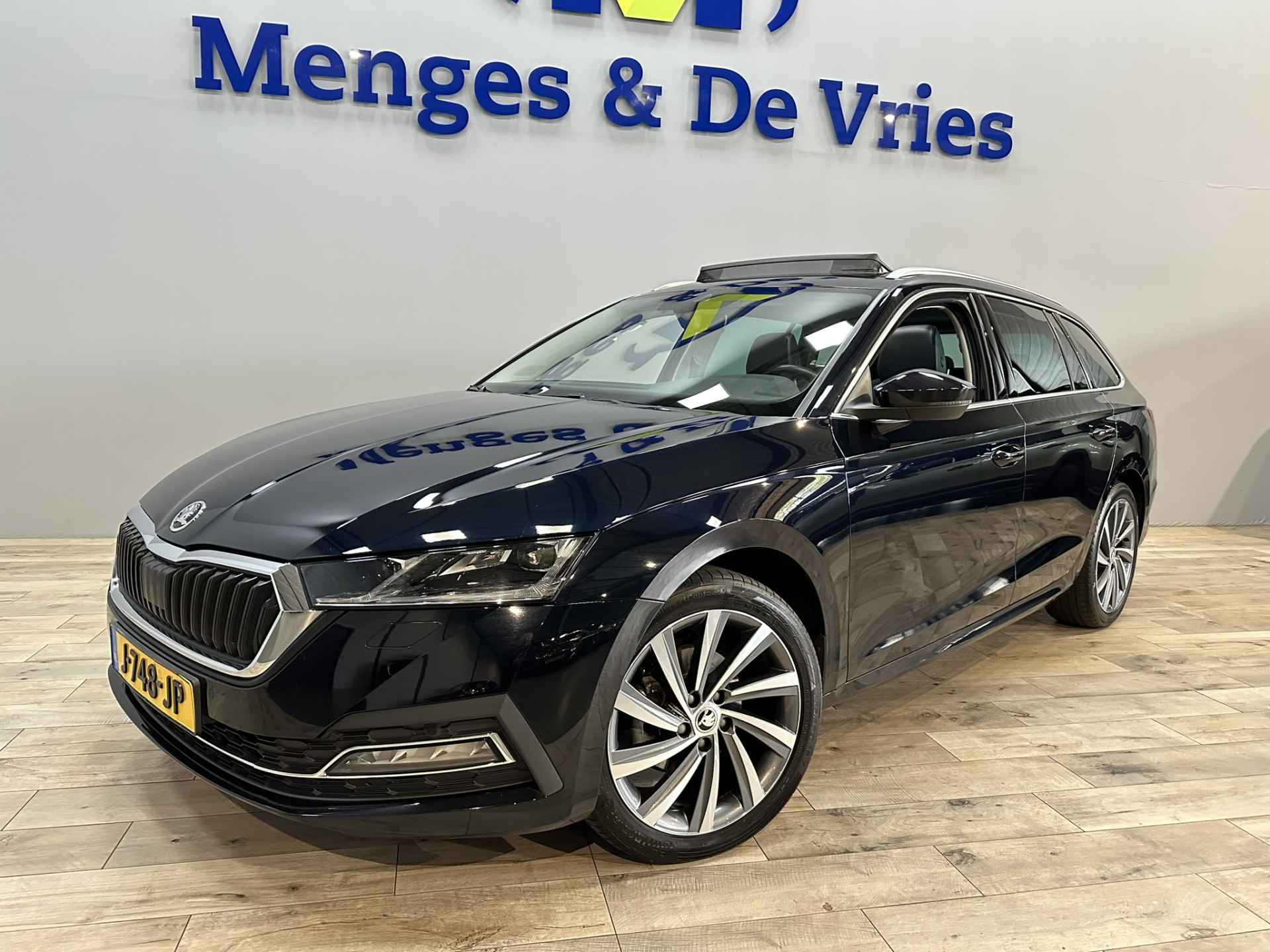 Škoda Octavia Combi 1.5 TSI First Edition Airco ECC | Panorama | Adaptive Cruise | Virtual | Trekhaak | Half leder | Navigatie | Stoelverwarming | Apple Carplay Android Auto | Isofix | NAP | - 7/47