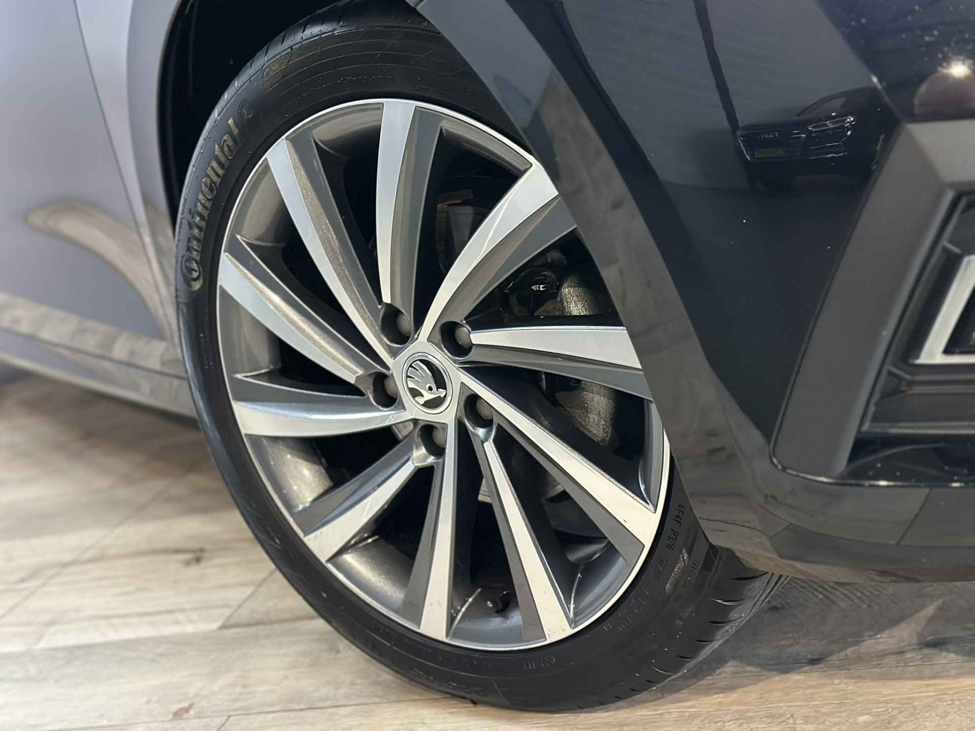 Škoda Octavia Combi 1.5 TSI First Edition Airco ECC | Panorama | Adaptive Cruise | Virtual | Trekhaak | Half leder | Navigatie | Stoelverwarming | Apple Carplay Android Auto | Isofix | NAP | - 10/47