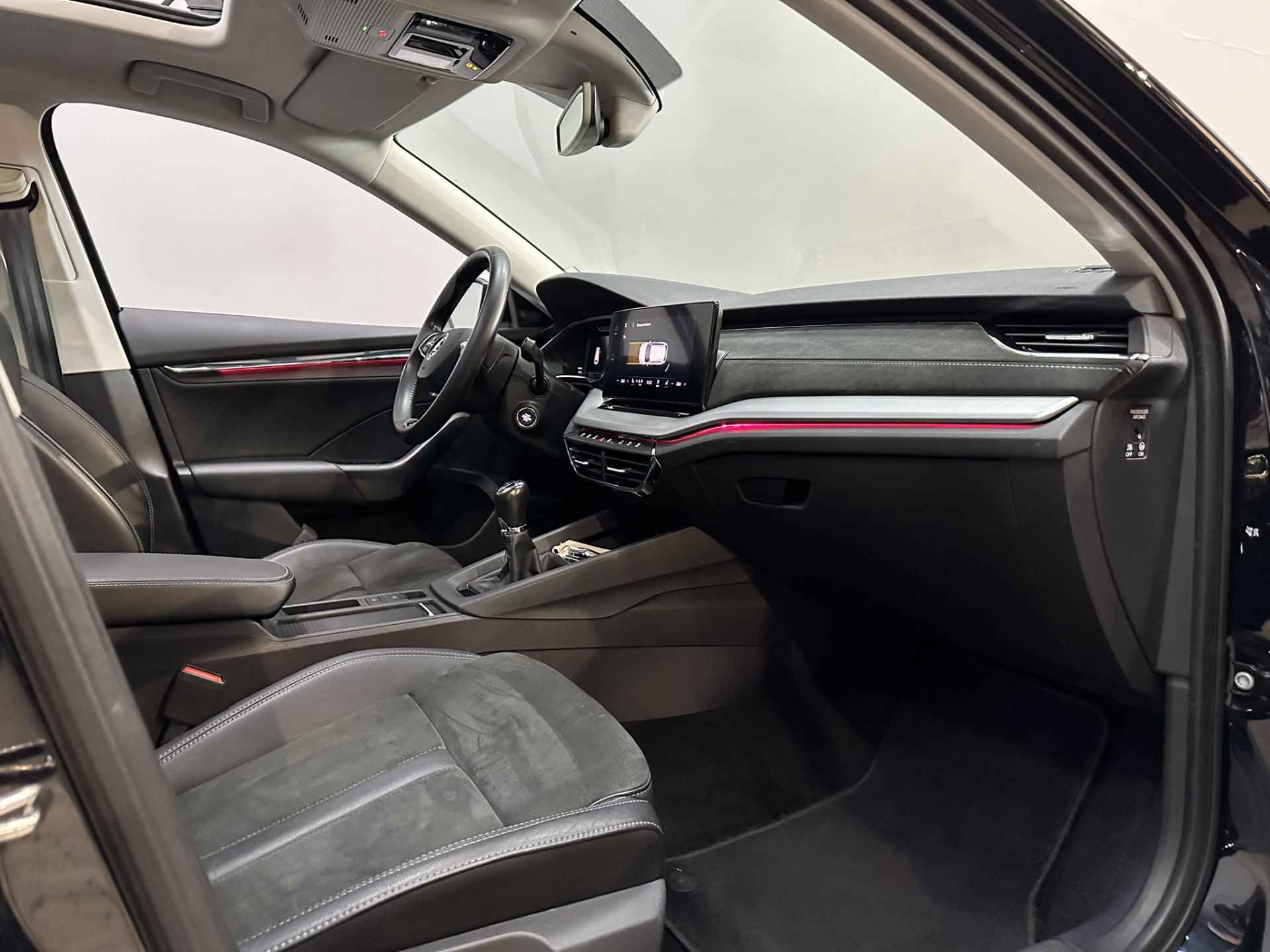 Škoda Octavia Combi 1.5 TSI First Edition Airco ECC | Panorama | Adaptive Cruise | Virtual | Trekhaak | Half leder | Navigatie | Stoelverwarming | Apple Carplay Android Auto | Isofix | NAP | - 25/47