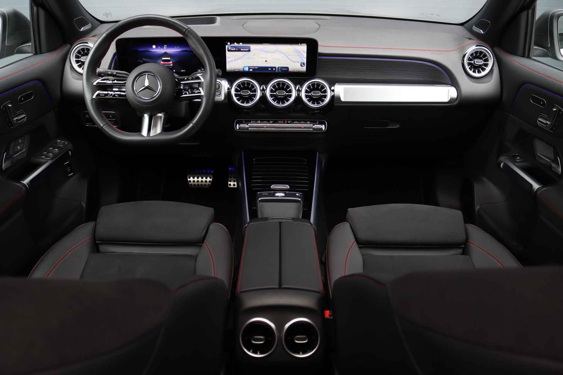 Mercedes-Benz EQB 300 4MATIC AMG Line 67 kWh | Facelift | Panoramadak | Distronic | Memory | Burmester | Keyless Go | Trekhaak | Verwarmd Stuurwiel | Surround Camera | HUD | Augmented Reality | - 2/46