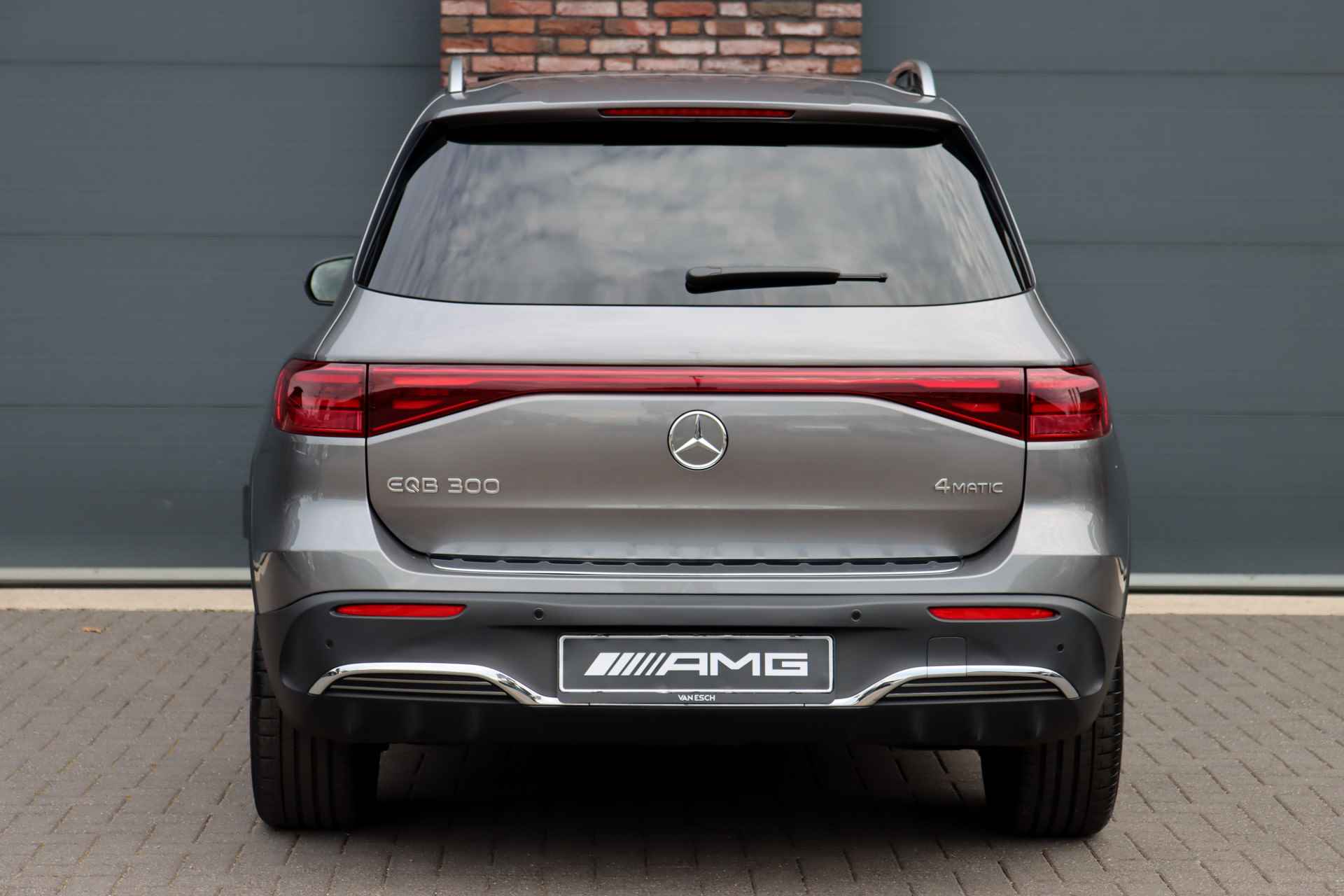 Mercedes-Benz EQB 300 4MATIC AMG Line 67 kWh | Facelift | Panoramadak | Distronic | Memory | Burmester | Keyless Go | Trekhaak | Verwarmd Stuurwiel | Surround Camera | HUD | Augmented Reality | - 15/46