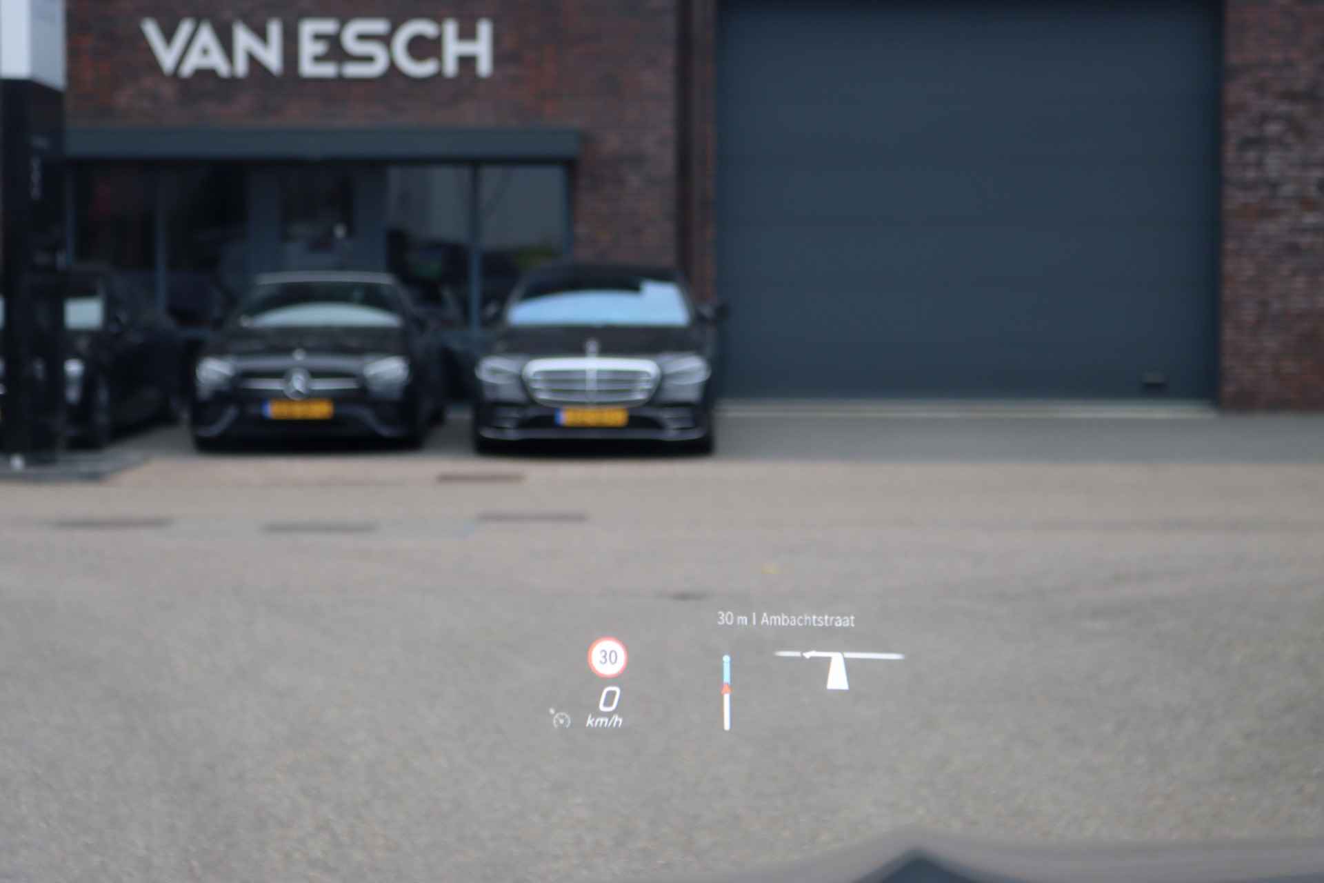 Mercedes-Benz EQB 300 4MATIC AMG Line 67 kWh | Facelift | Panoramadak | Distronic | Memory | Burmester | Keyless Go | Trekhaak | Verwarmd Stuurwiel | Surround Camera | HUD | Augmented Reality | - 26/46