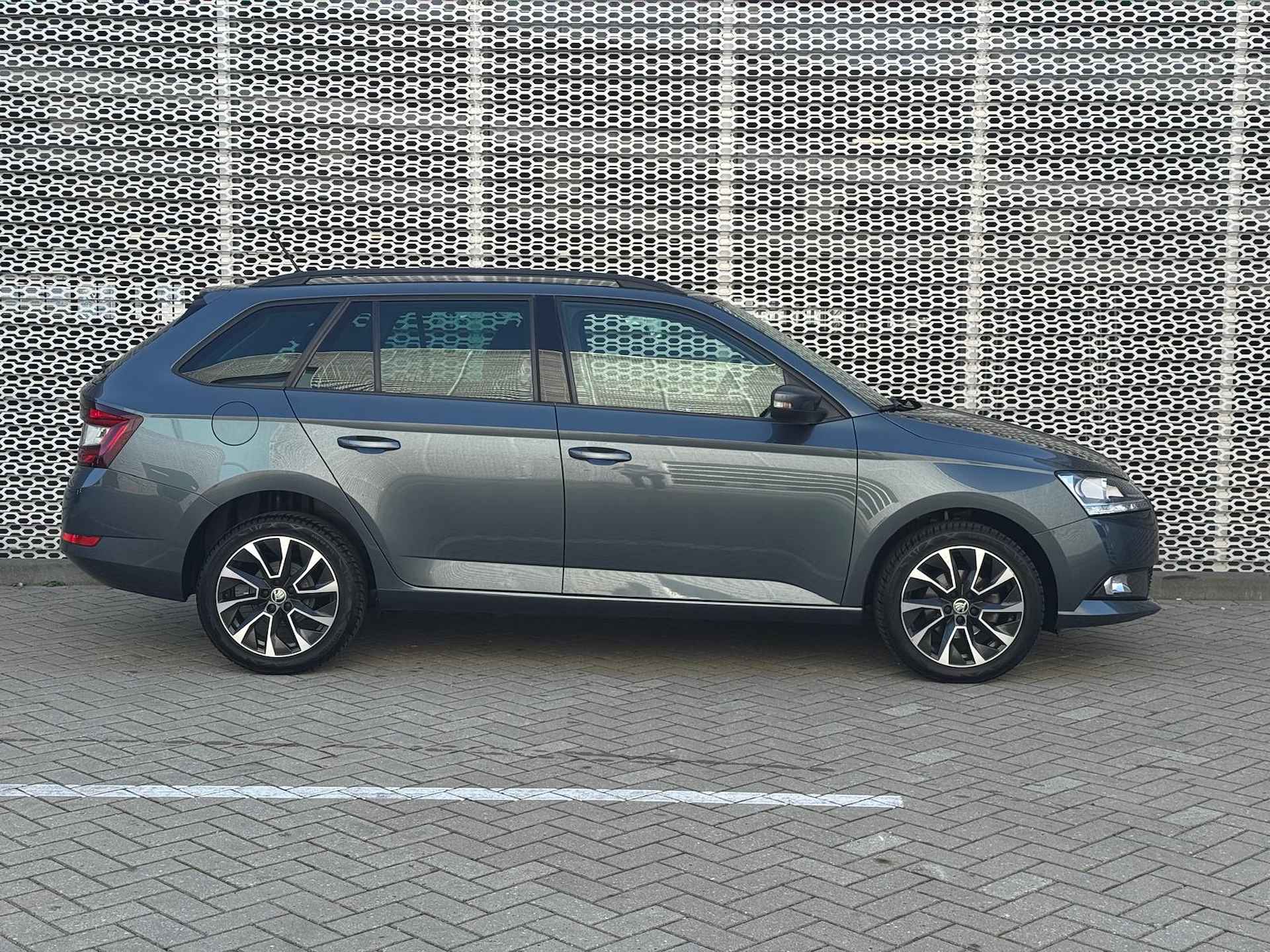 Škoda Fabia Combi 1.0 TSI Business Edition Metallic Navi/ Airco/ 16 lmv/ Parkeersensor P4 - 21/30