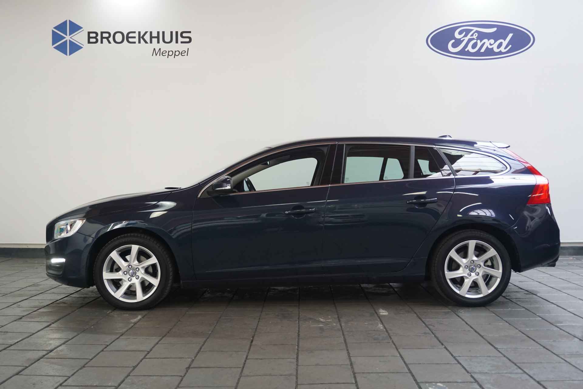 Volvo V60 1.6 T3 Momentum Automaat | Navi | Trekhaak | 1600kg Trekgewicht | Orig. NL | Volledig Onderhouden! | - 2/30