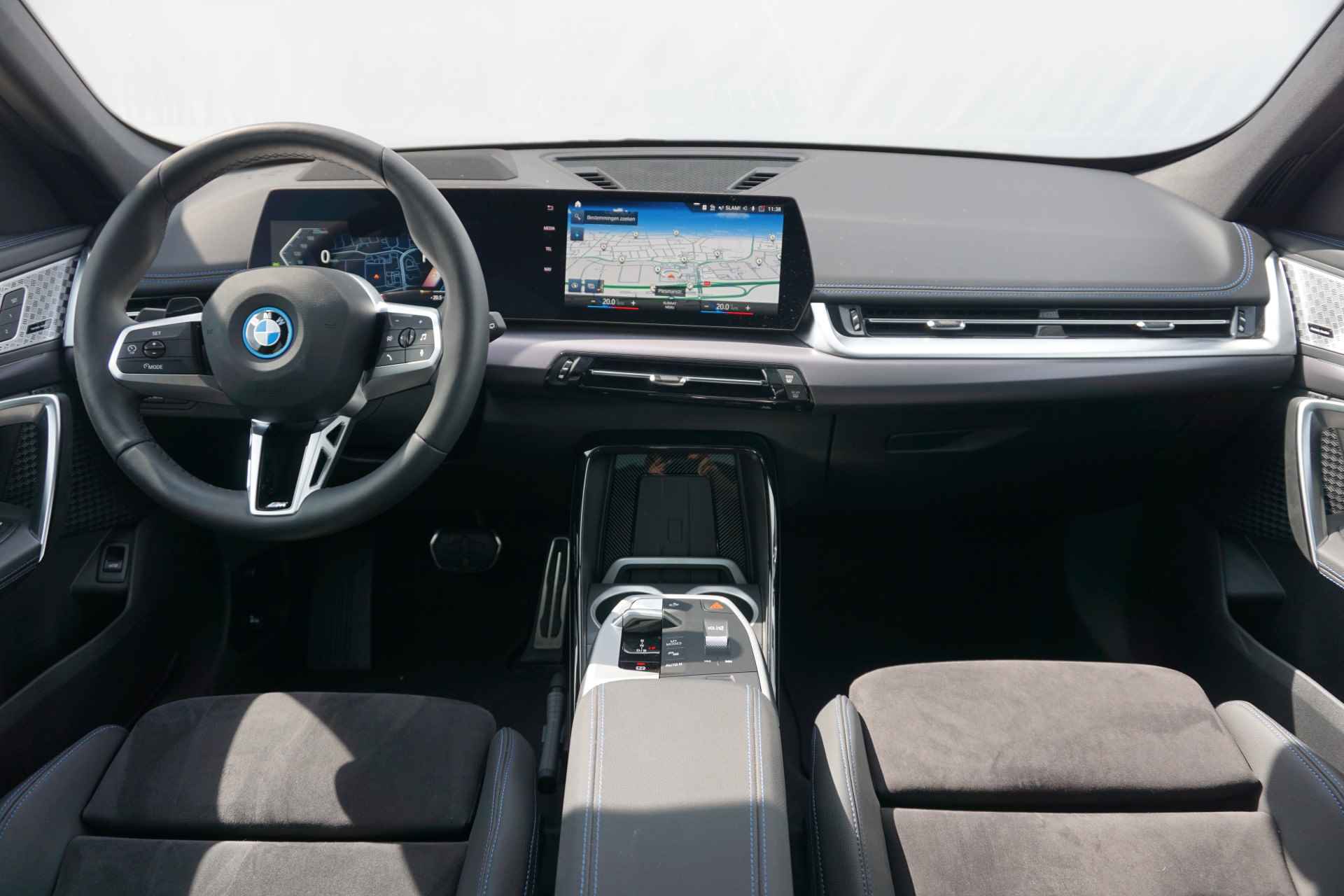 BMW iX1 xDrive30 66 kWh High Executive M Sport Comfort Acces / Harman Kardon / Schuif- Kanteldak / Trekhaak / Head-Up - 7/26