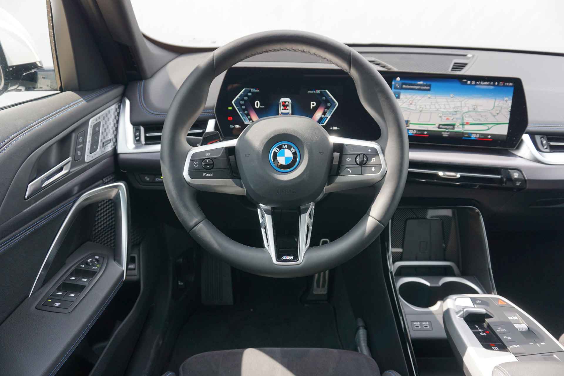 BMW iX1 xDrive30 66 kWh High Executive M Sport Comfort Acces / Harman Kardon / Schuif- Kanteldak / Trekhaak / Head-Up - 9/26
