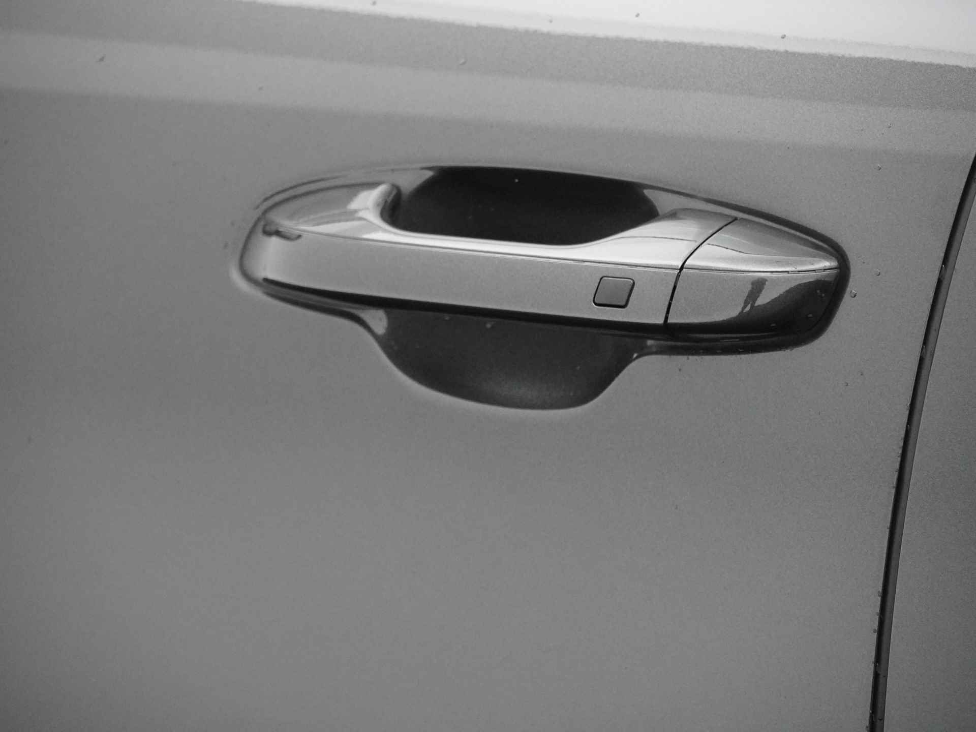 Kia Niro EV DynamicLine 64.8 kWh - Navigatie - Camera - Apple CarPlay/Android Auto - Cruise Control Adaptief - Rijdende Demo - Fabrieksgarantie tot 08-2029 - 17/46