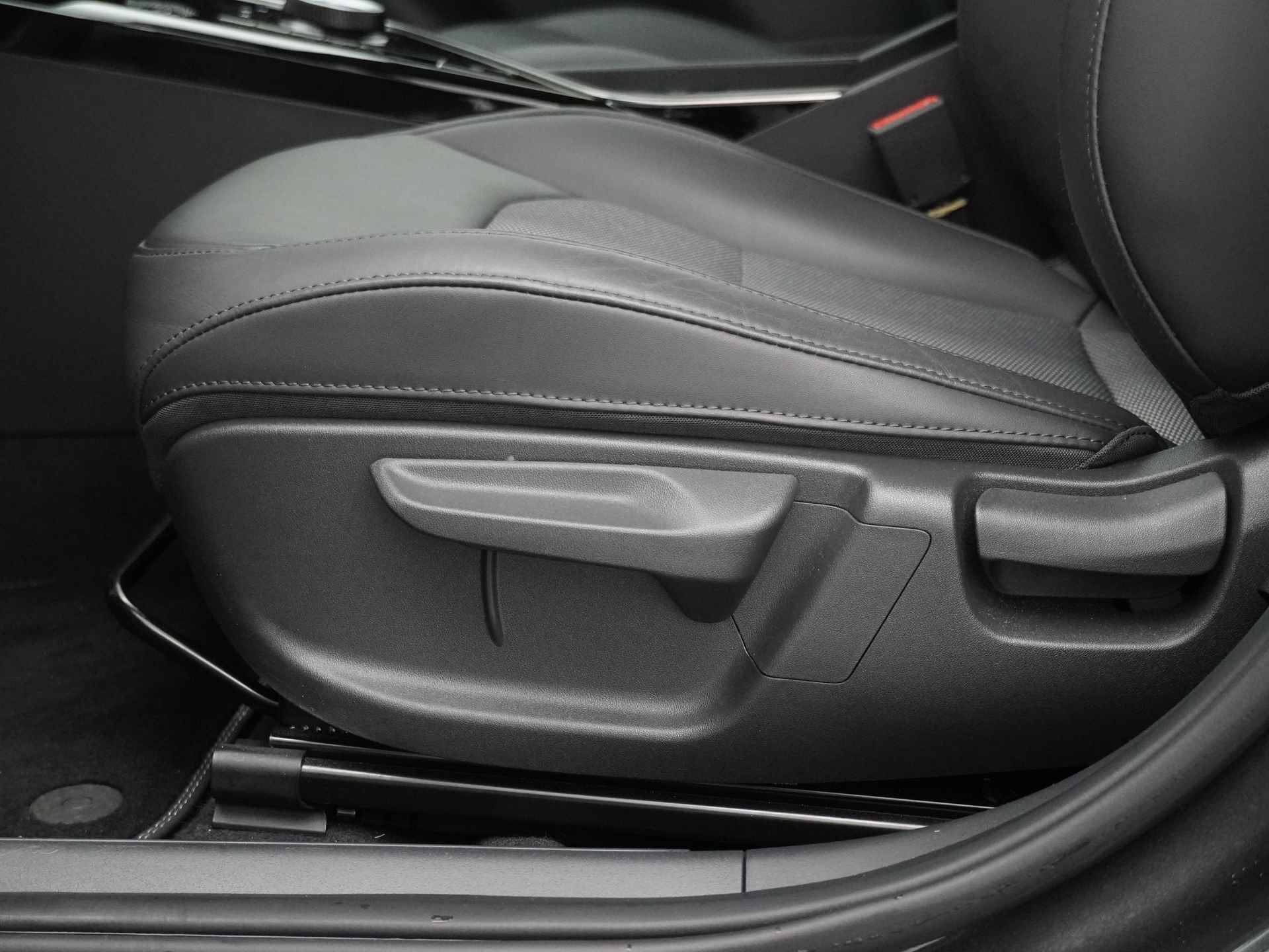 Kia Niro EV DynamicLine 64.8 kWh - Navigatie - Camera - Apple CarPlay/Android Auto - Cruise Control Adaptief - Rijdende Demo - Fabrieksgarantie tot 08-2029 - 20/46