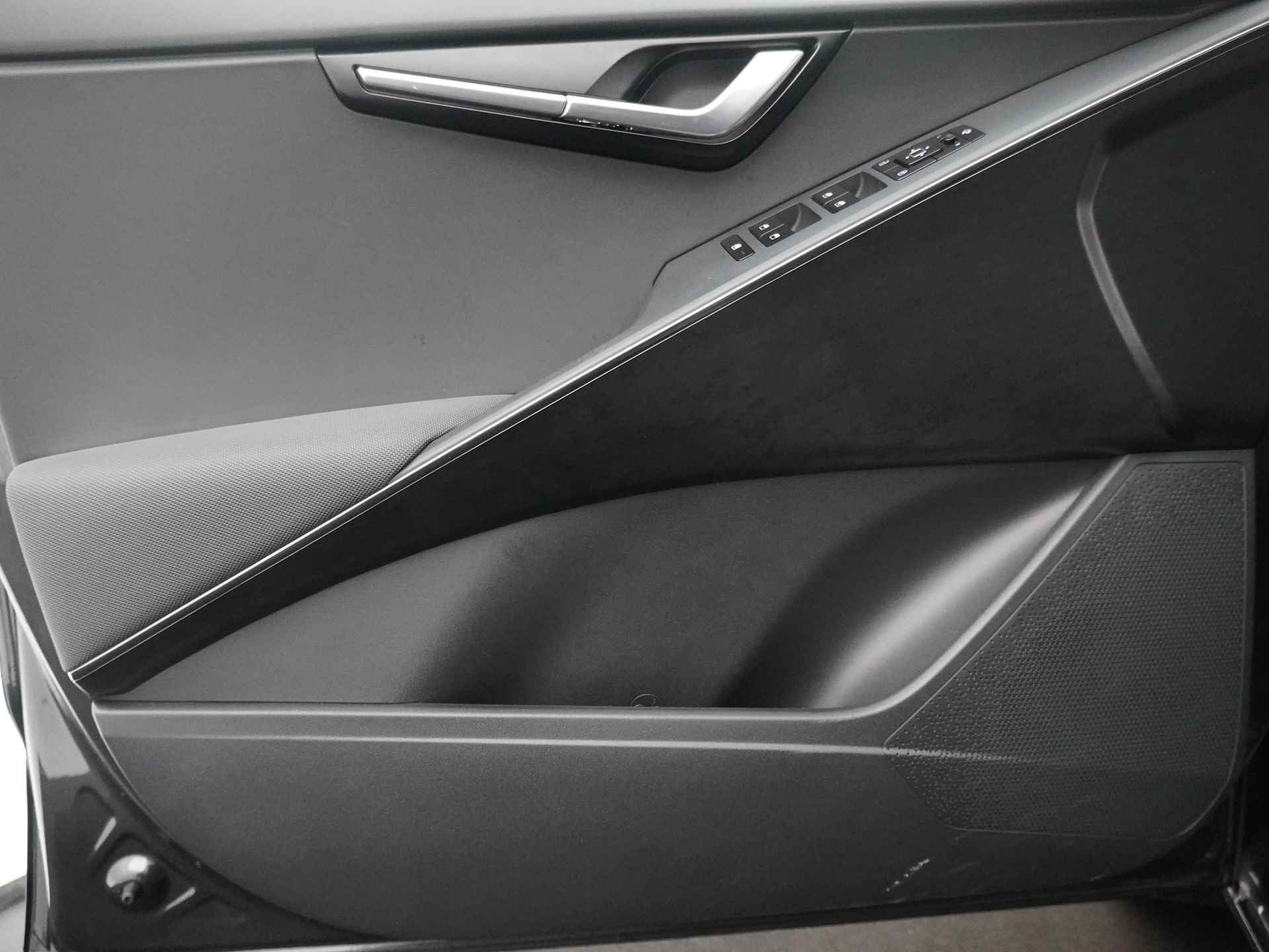 Kia Niro EV DynamicLine 64.8 kWh - Navigatie - Camera - Apple CarPlay/Android Auto - Cruise Control Adaptief - Rijdende Demo - Fabrieksgarantie tot 08-2029 - 22/46