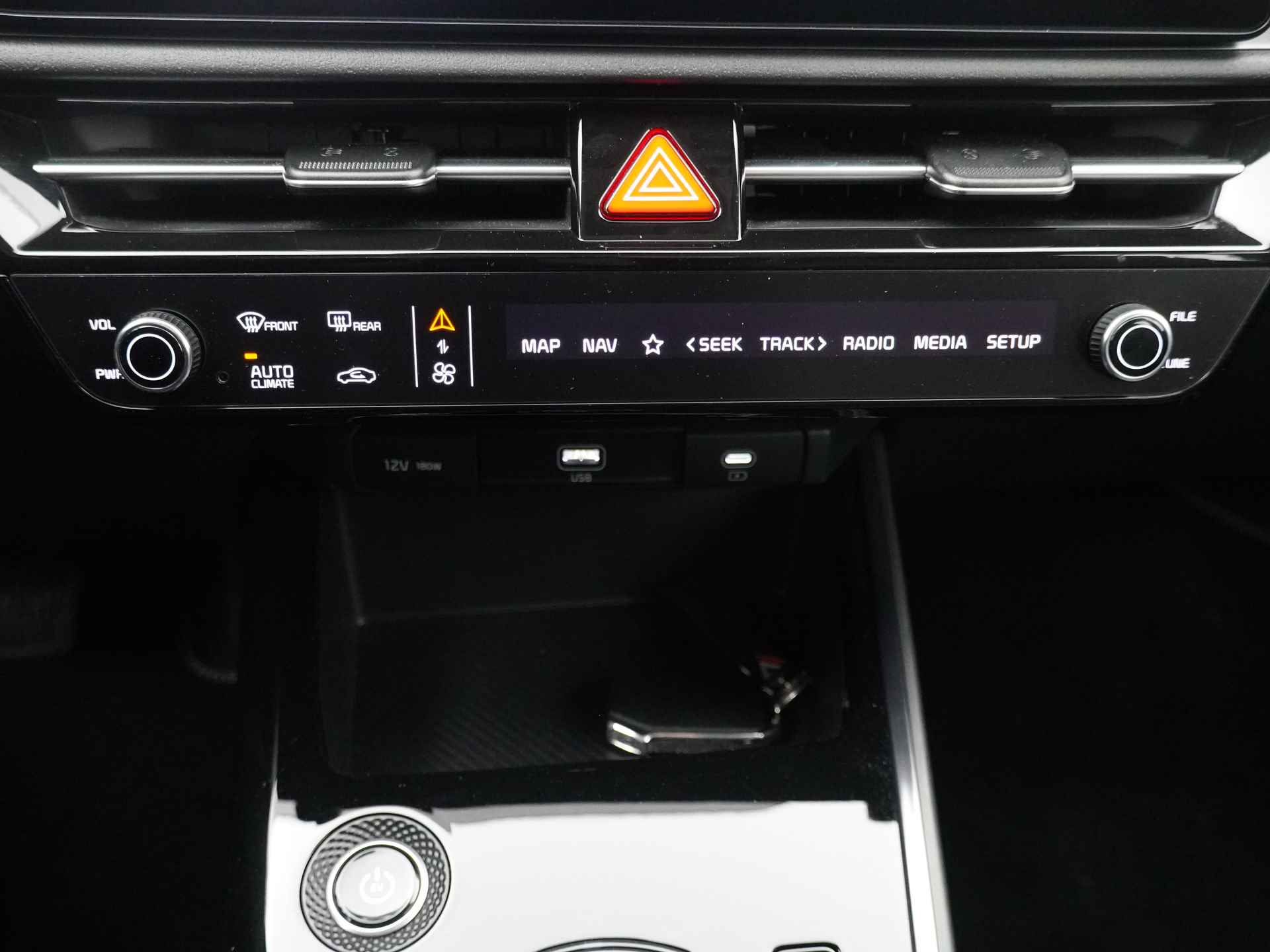 Kia Niro EV DynamicLine 64.8 kWh - Navigatie - Camera - Apple CarPlay/Android Auto - Cruise Control Adaptief - Rijdende Demo - Fabrieksgarantie tot 08-2029 - 31/46