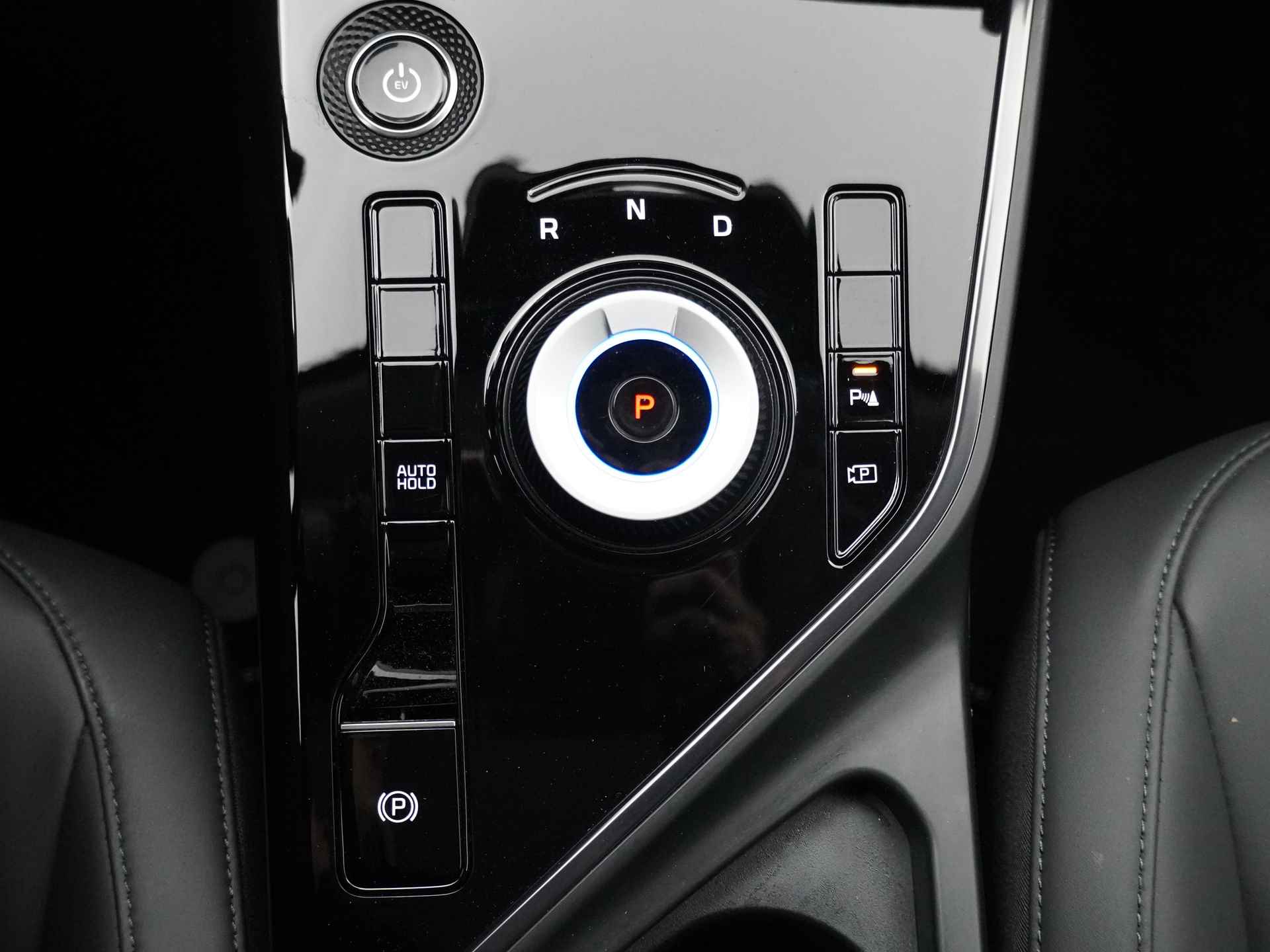 Kia Niro EV DynamicLine 64.8 kWh - Navigatie - Camera - Apple CarPlay/Android Auto - Cruise Control Adaptief - Rijdende Demo - Fabrieksgarantie tot 08-2029 - 32/46