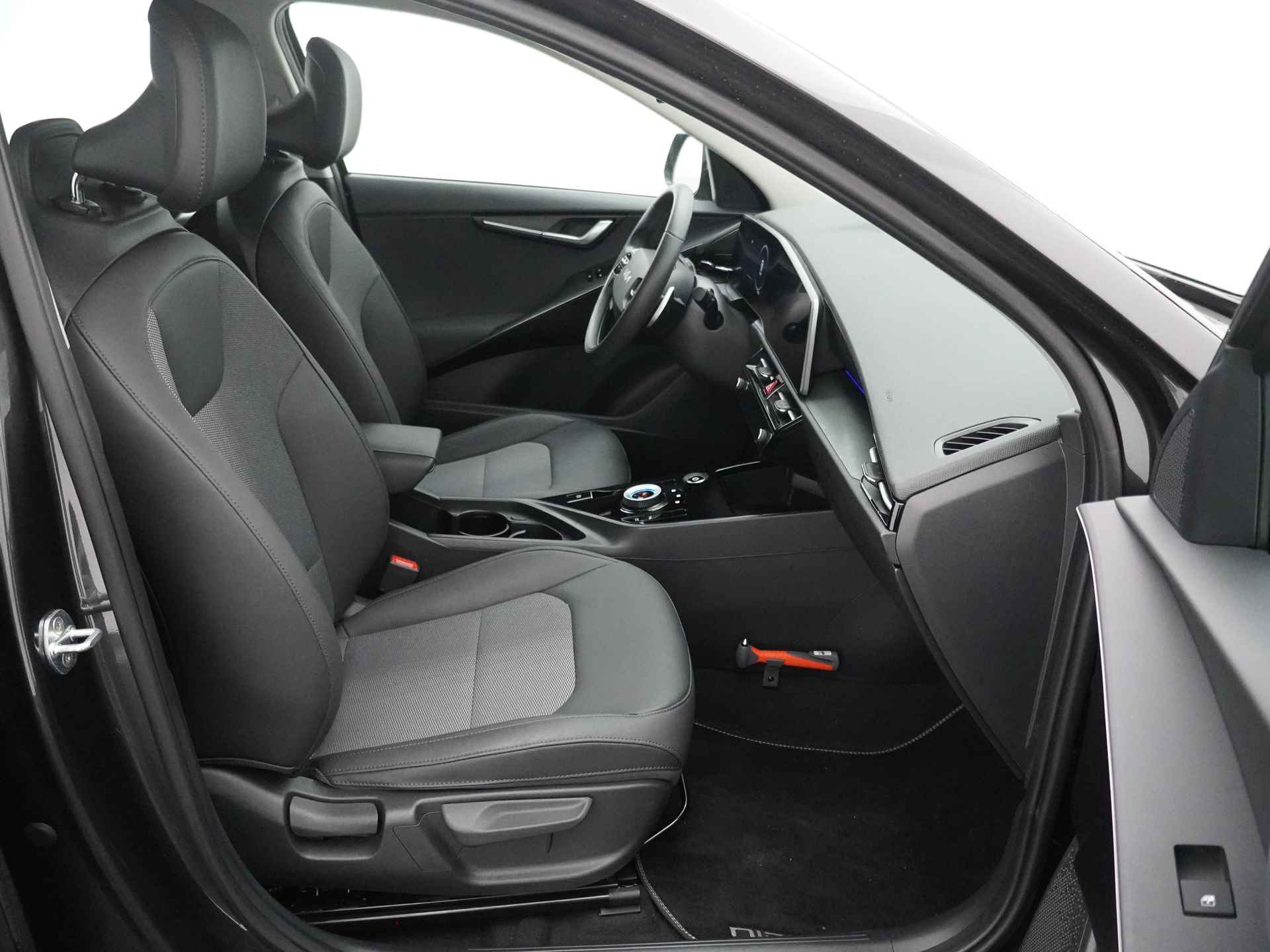 Kia Niro EV DynamicLine 64.8 kWh - Navigatie - Camera - Apple CarPlay/Android Auto - Cruise Control Adaptief - Rijdende Demo - Fabrieksgarantie tot 08-2029 - 40/46