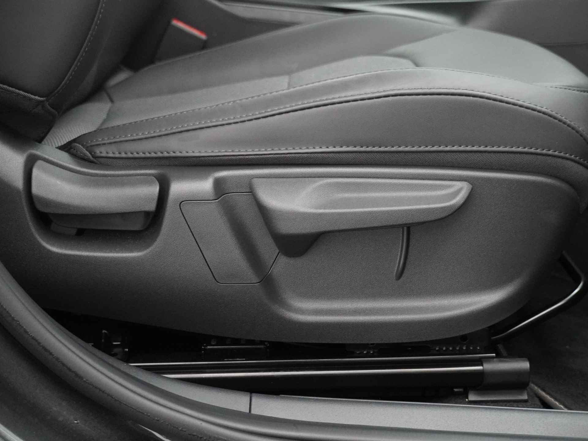 Kia Niro EV DynamicLine 64.8 kWh - Navigatie - Camera - Apple CarPlay/Android Auto - Cruise Control Adaptief - Rijdende Demo - Fabrieksgarantie tot 08-2029 - 41/46