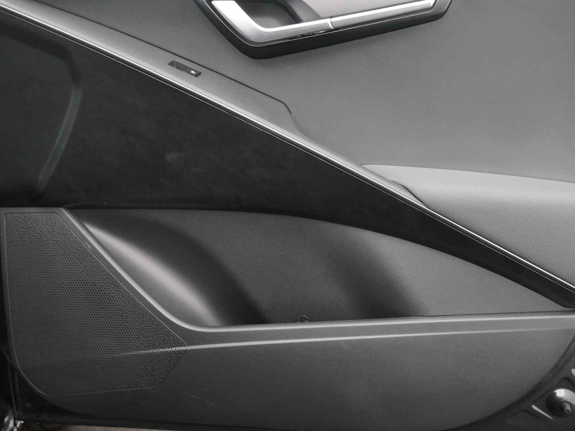 Kia Niro EV DynamicLine 64.8 kWh - Navigatie - Camera - Apple CarPlay/Android Auto - Cruise Control Adaptief - Rijdende Demo - Fabrieksgarantie tot 08-2029 - 43/46