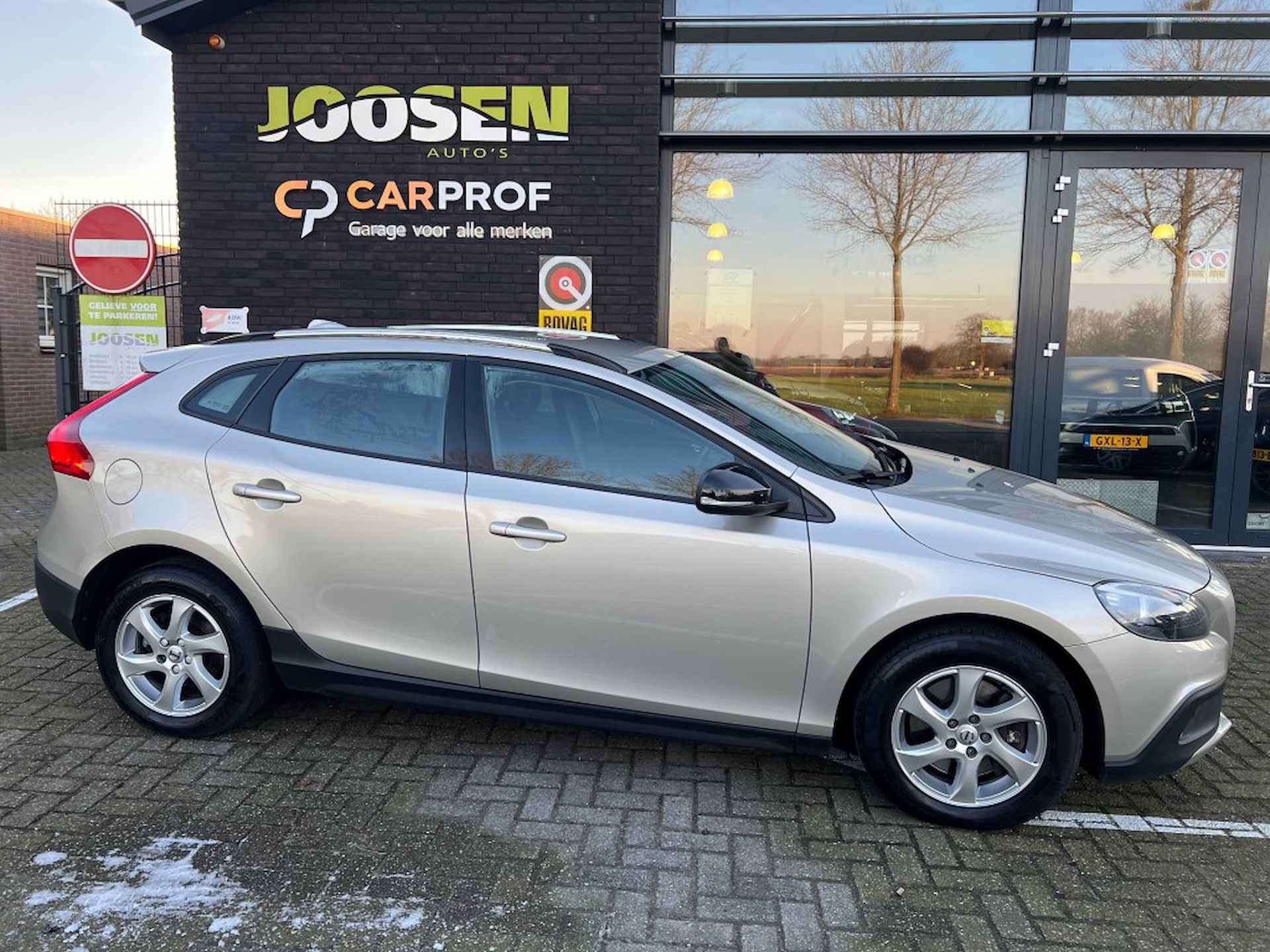 VOLVO V40 2.0 D2 MOMENTUM CROSSCOUNTRY - 2/29