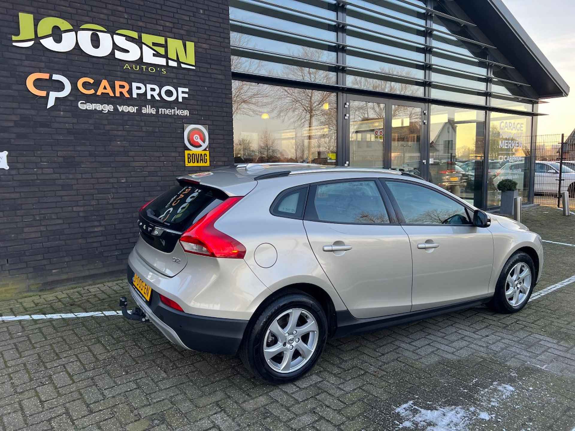 VOLVO V40 2.0 D2 MOMENTUM CROSSCOUNTRY - 3/29