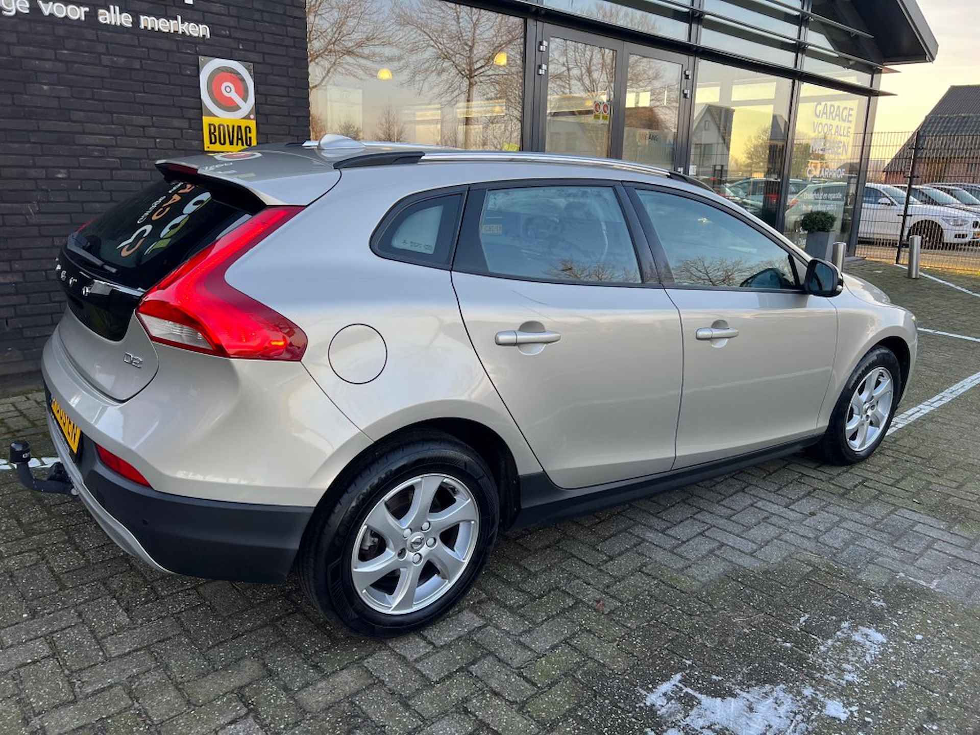 VOLVO V40 2.0 D2 MOMENTUM CROSSCOUNTRY - 4/29