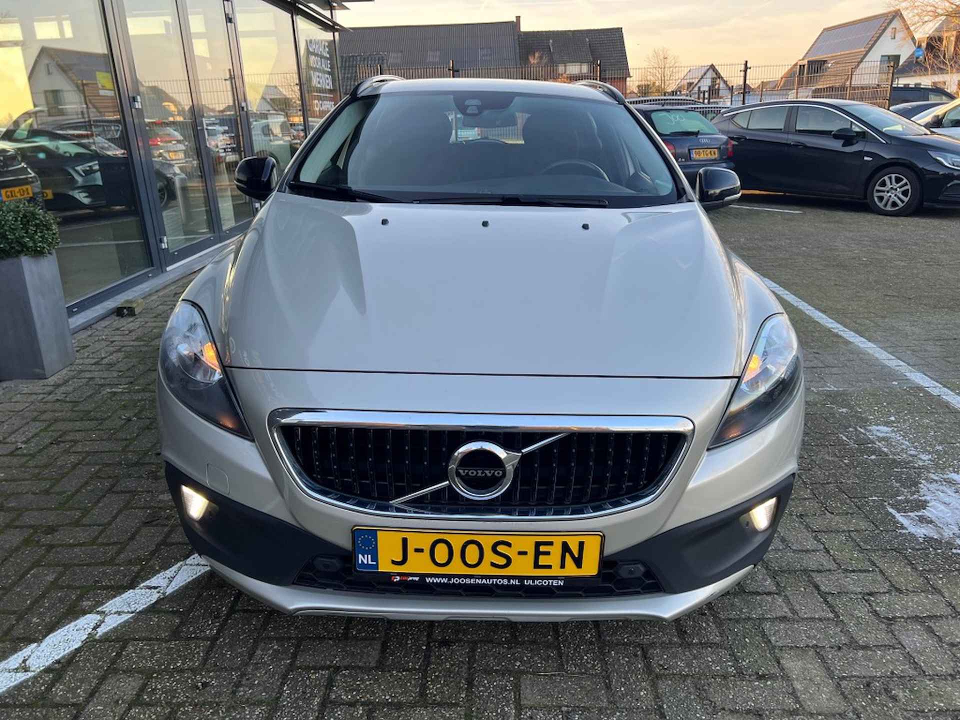 VOLVO V40 2.0 D2 MOMENTUM CROSSCOUNTRY - 5/29